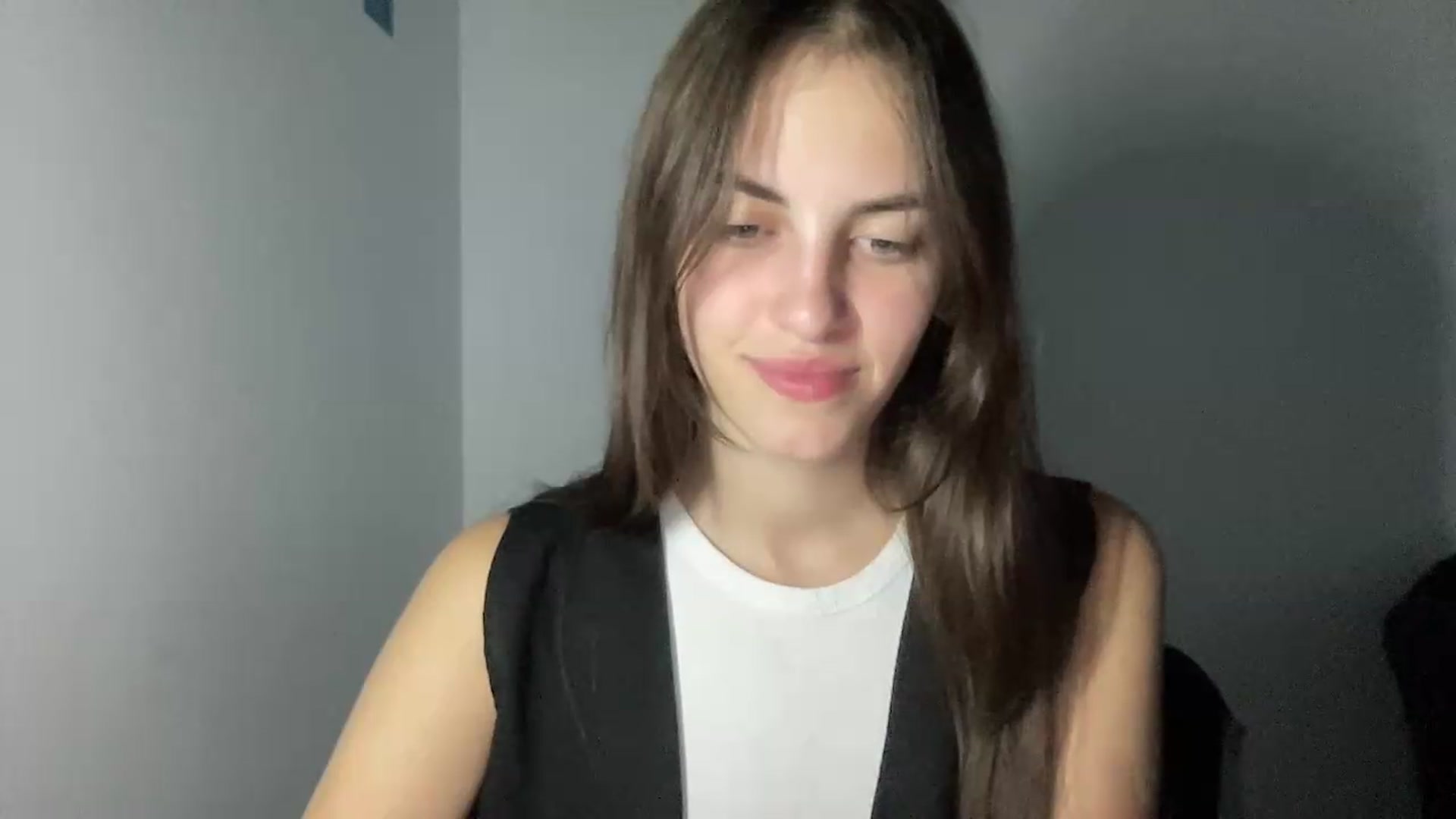 Gallery image thumbnail from Dashamoxy's myfreecams stream on, 08/28/2026, 15:36 image 13 of 20