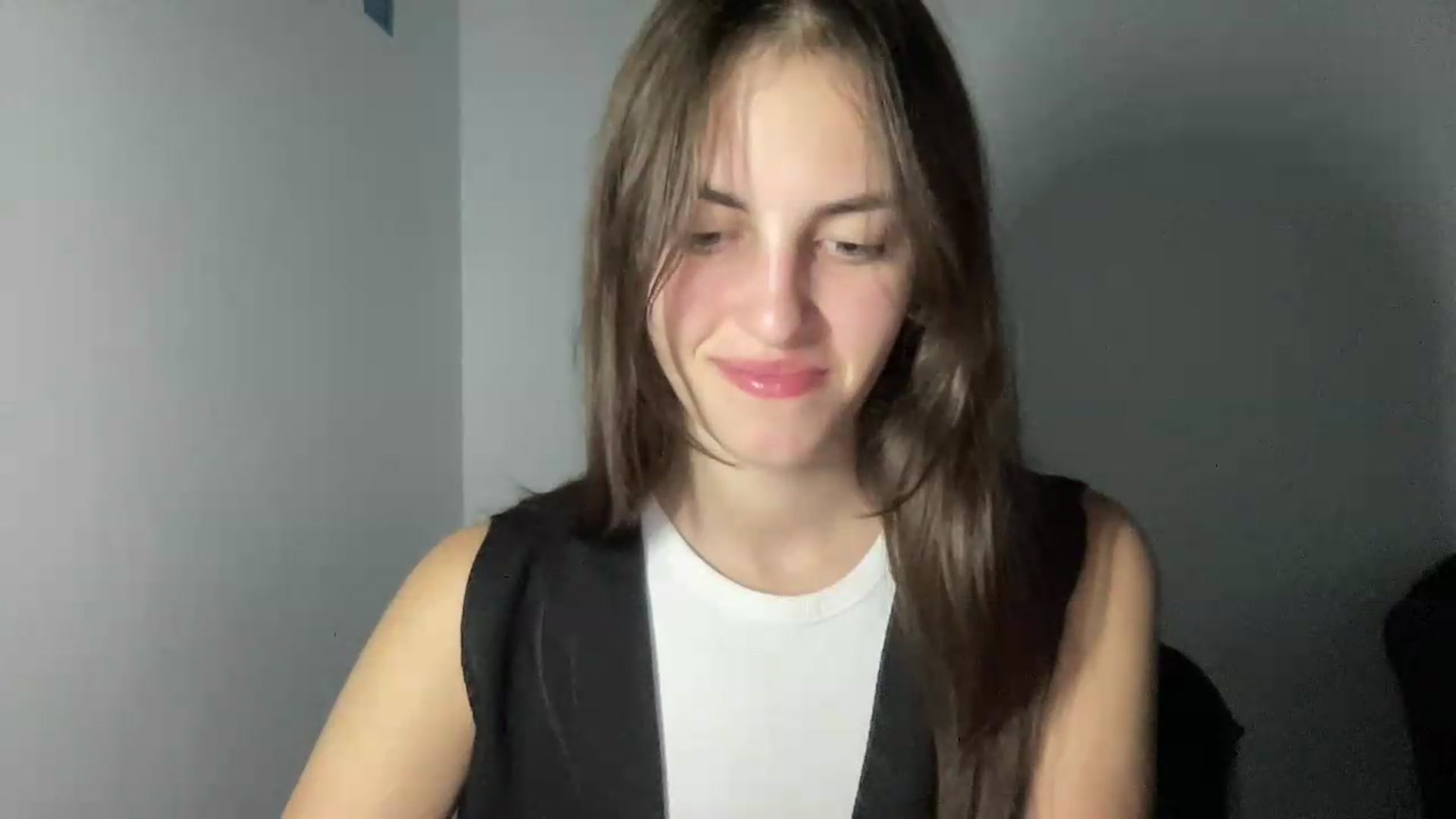 Gallery image thumbnail from Dashamoxy's myfreecams stream on, 08/28/2026, 15:36 image 12 of 20