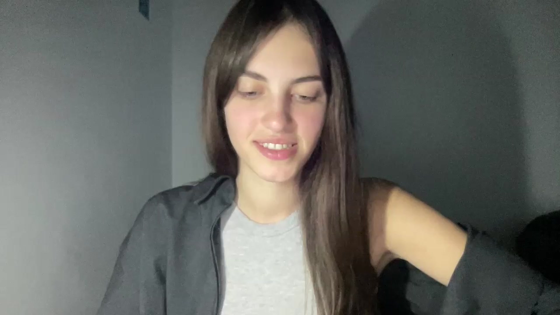 Gallery image thumbnail from Dashamoxy's myfreecams stream on, 08/29/2026, 16:03 image 15 of 20