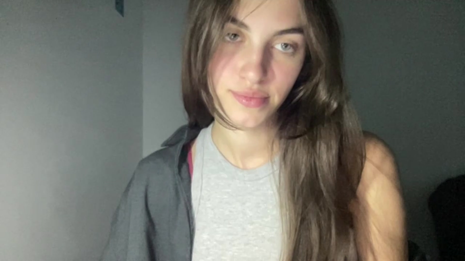 Gallery image thumbnail from Dashamoxy's myfreecams stream on, 08/29/2026, 16:03 image 5 of 20