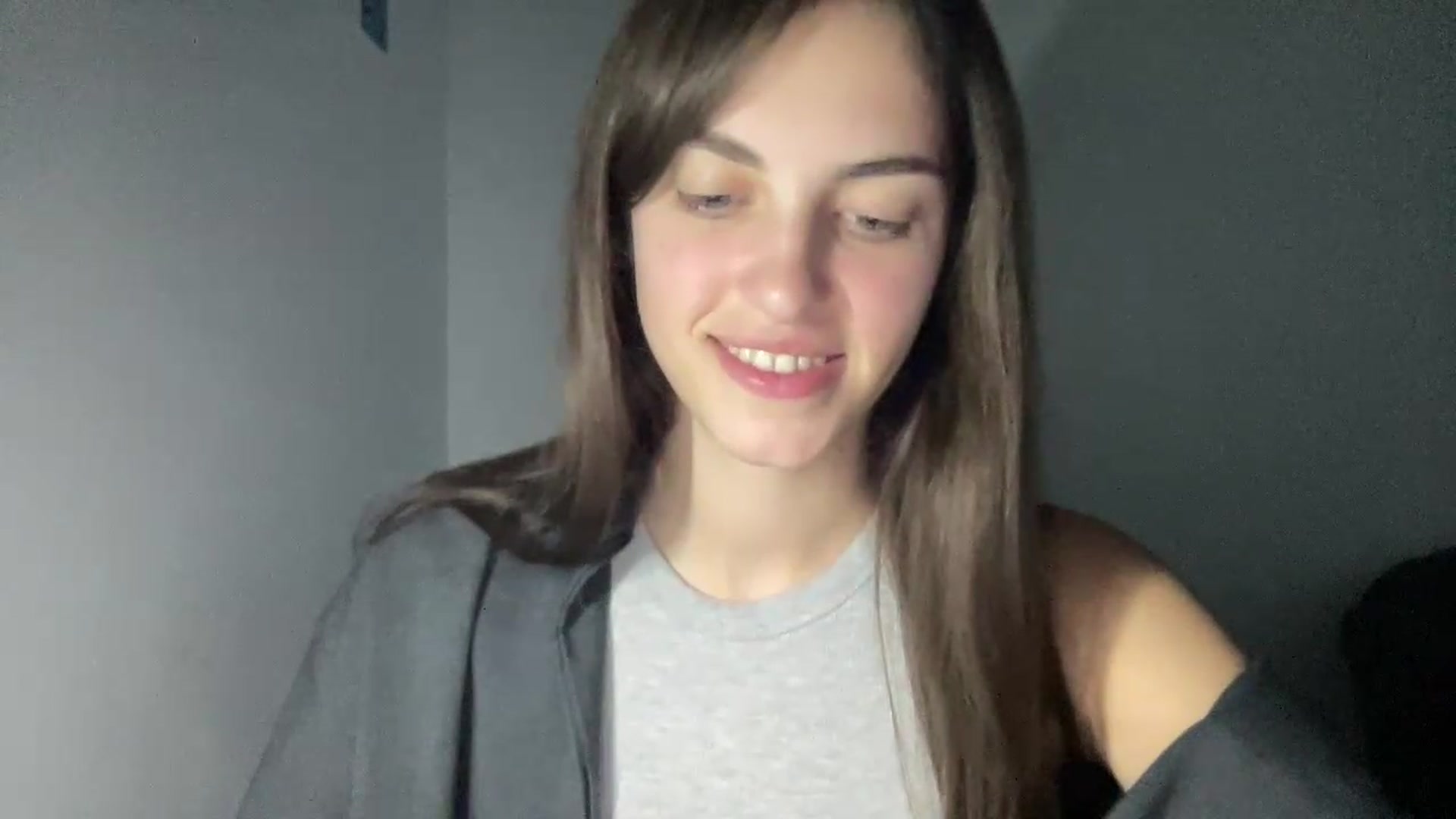 Gallery image thumbnail from Dashamoxy's myfreecams stream on, 08/29/2026, 16:03 image 10 of 20