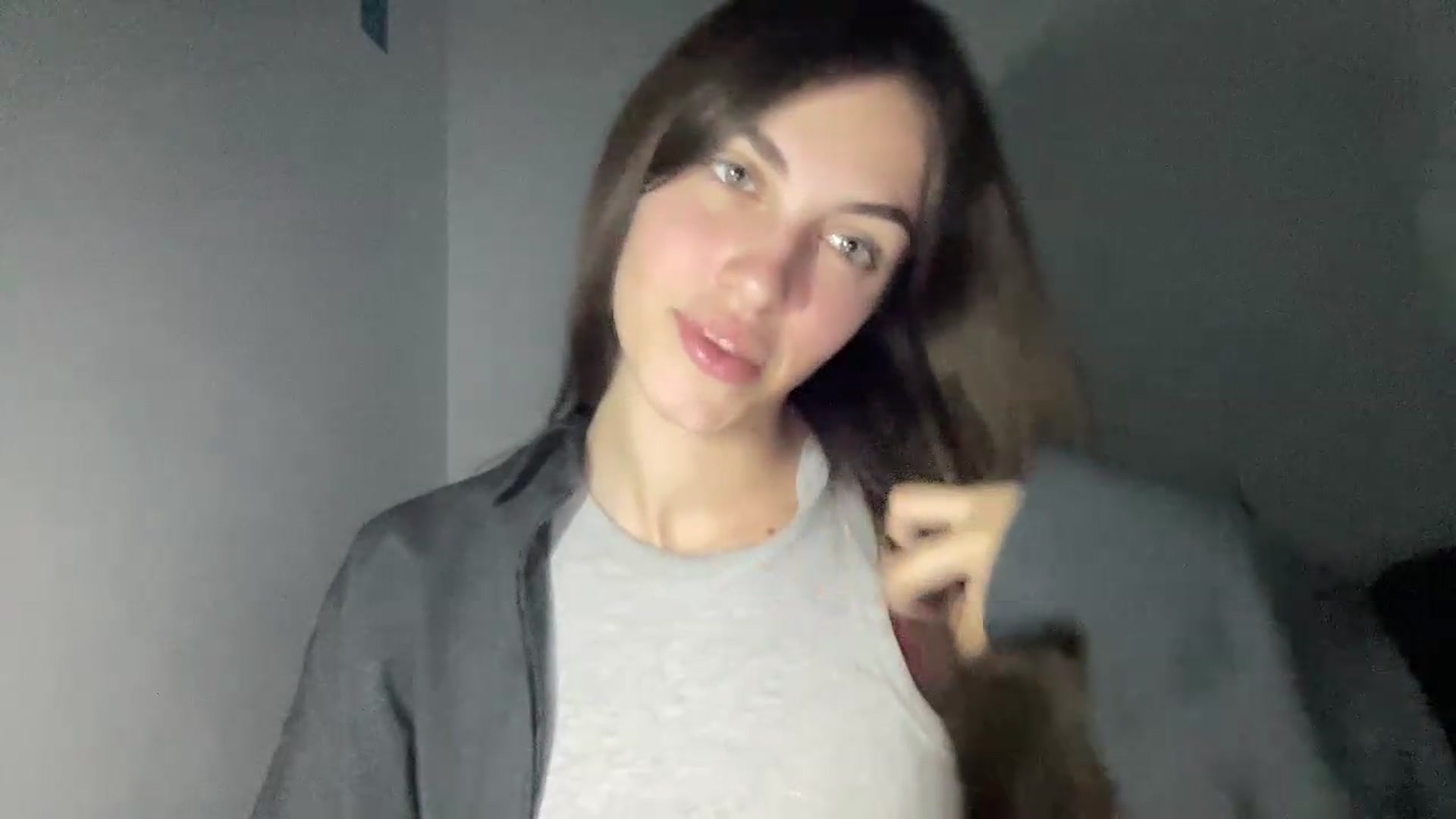 Gallery image thumbnail from Dashamoxy's myfreecams stream on, 08/29/2026, 16:03 image 17 of 20