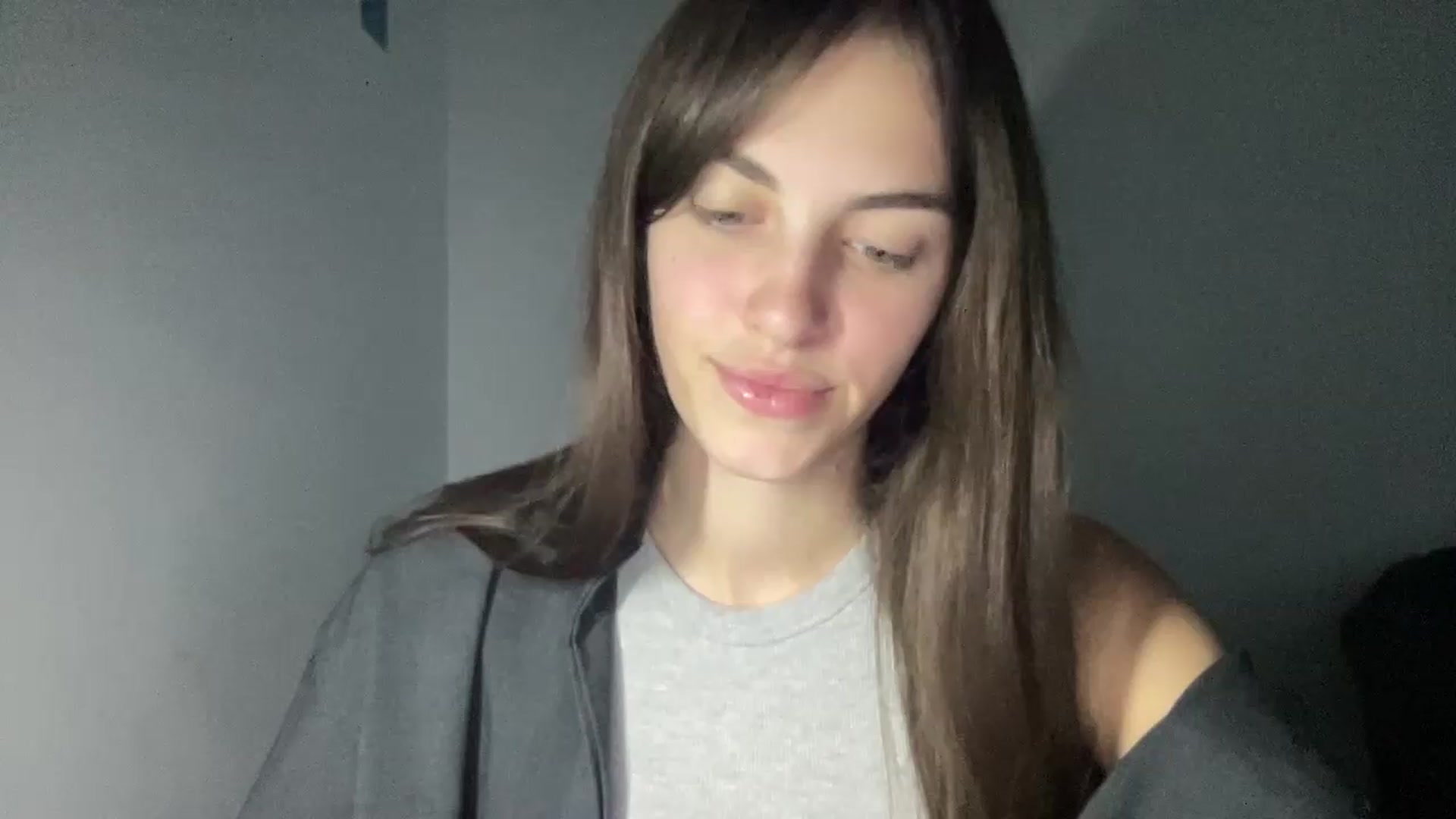 Gallery image thumbnail from Dashamoxy's myfreecams stream on, 08/29/2026, 16:03 image 12 of 20