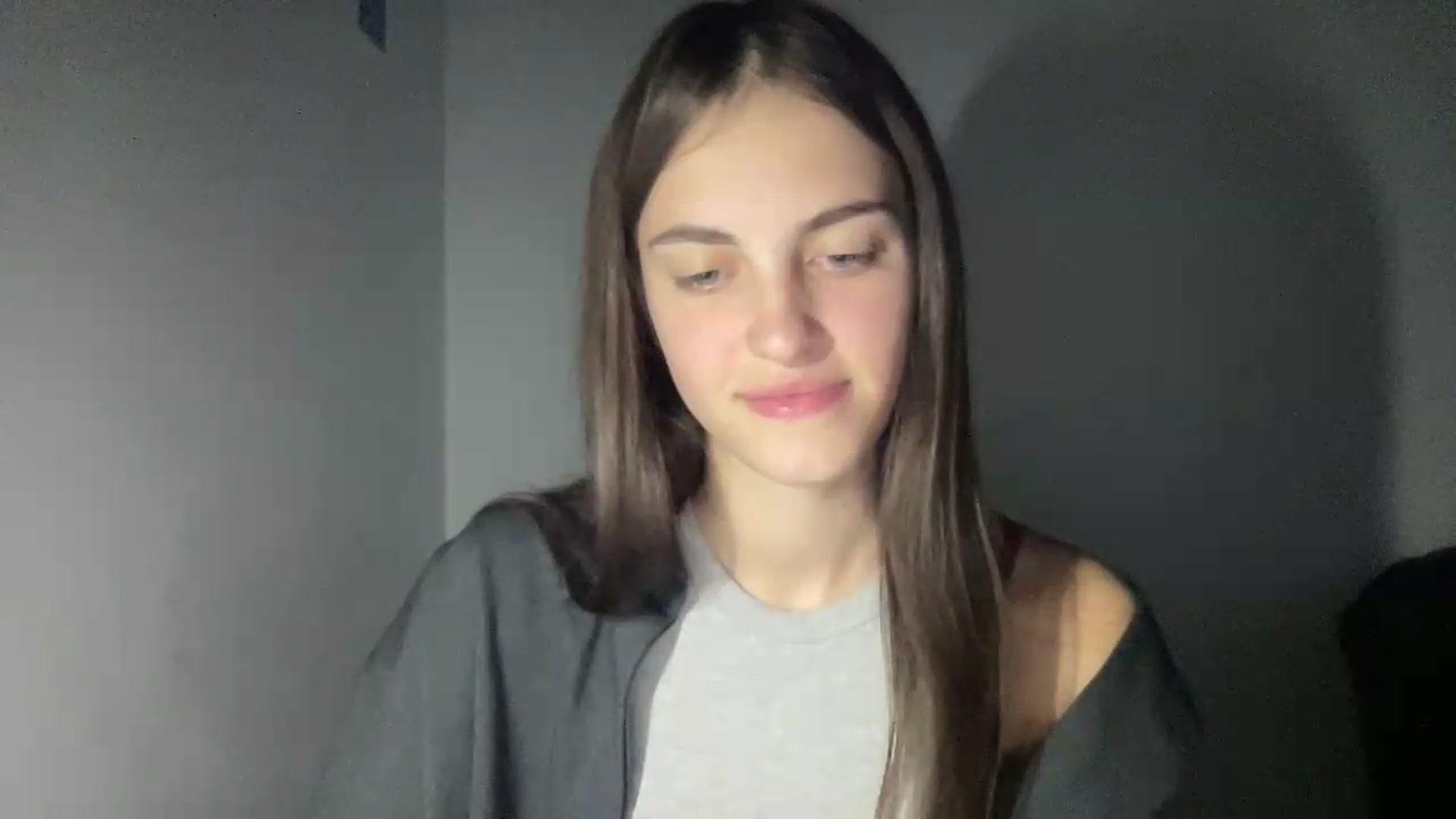 Gallery image thumbnail from Dashamoxy's myfreecams stream on, 08/29/2026, 16:29 image 10 of 20