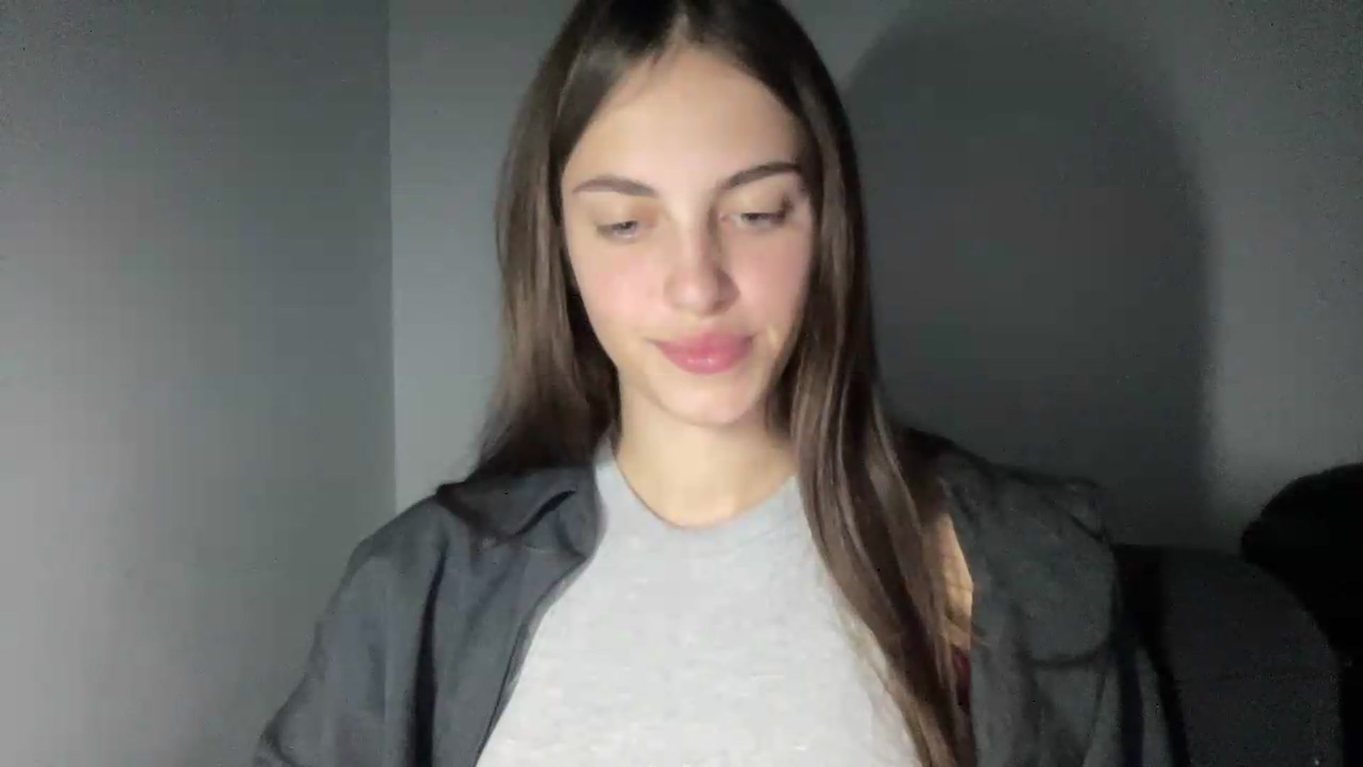 Gallery image thumbnail from Dashamoxy's myfreecams stream on, 08/29/2026, 16:29 image 17 of 20
