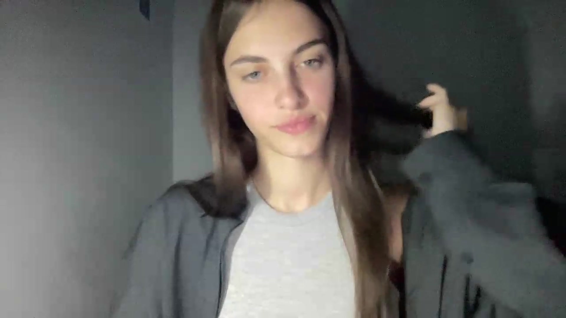 Gallery image thumbnail from Dashamoxy's myfreecams stream on, 08/29/2026, 16:29 image 9 of 20