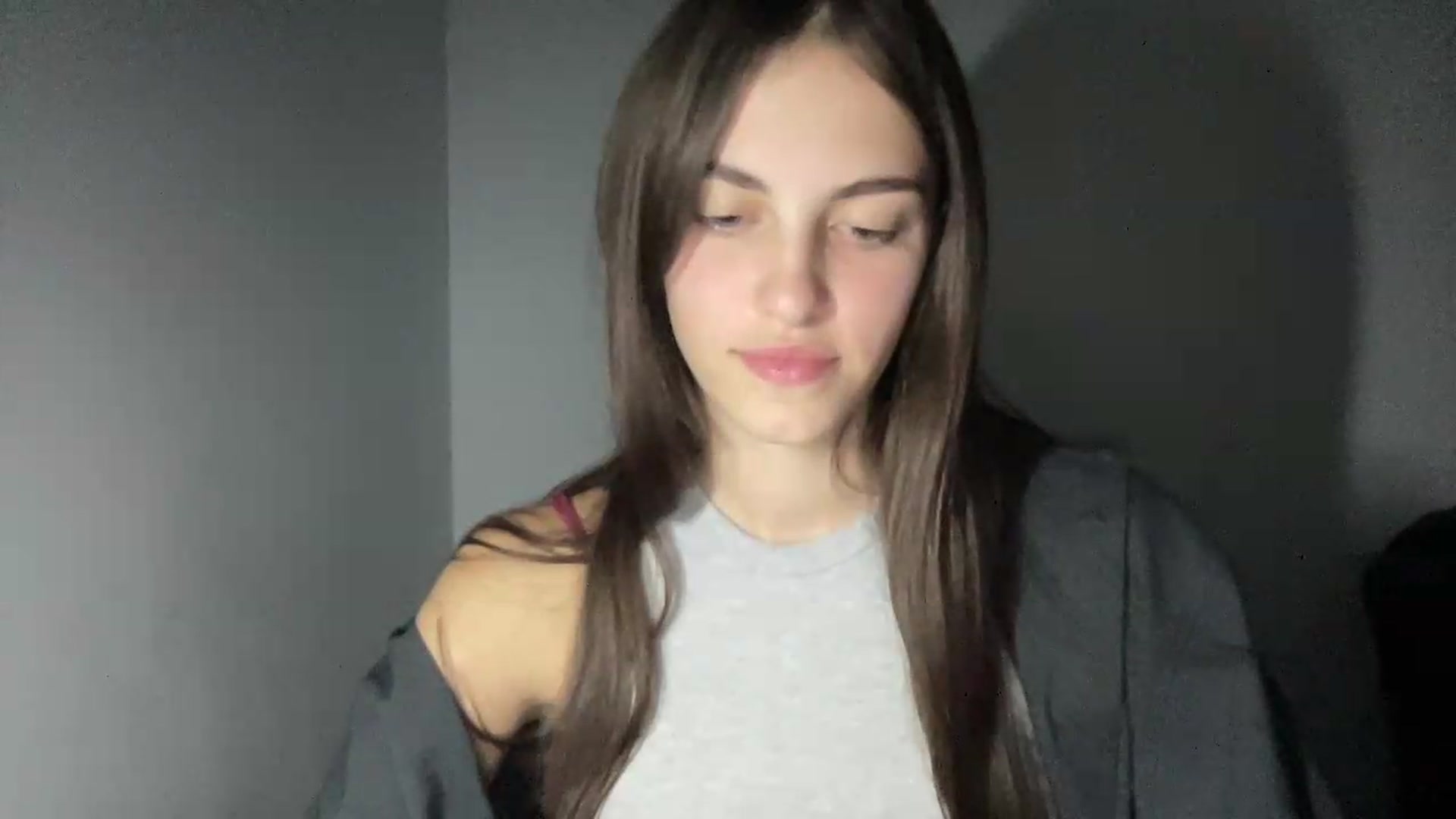 Gallery image thumbnail from Dashamoxy's myfreecams stream on, 08/29/2026, 17:27 image 10 of 20