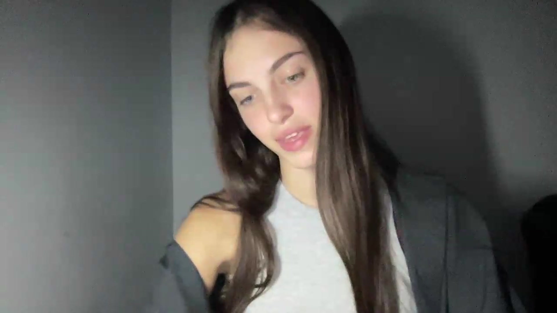 Gallery image thumbnail from Dashamoxy's myfreecams stream on, 08/29/2026, 17:27 image 11 of 20