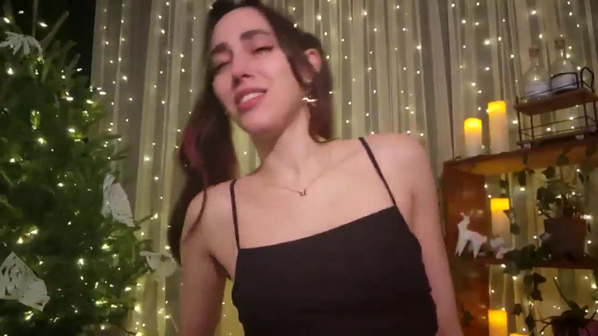 Gallery image thumbnail from Dashy's myfreecams stream on, 12/20/2024, 07:46 image 18 of 20