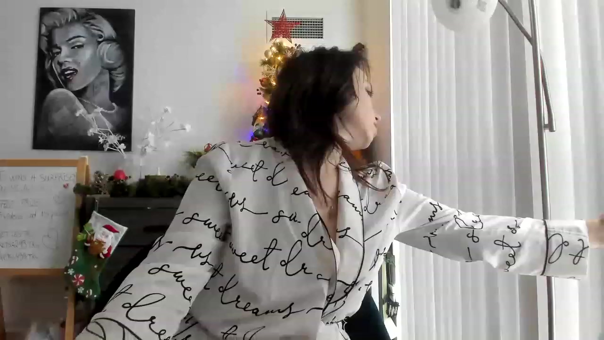Gallery image thumbnail from DavinaClairee's myfreecams stream on, 11/16/2022, 17:32 image 7 of 20