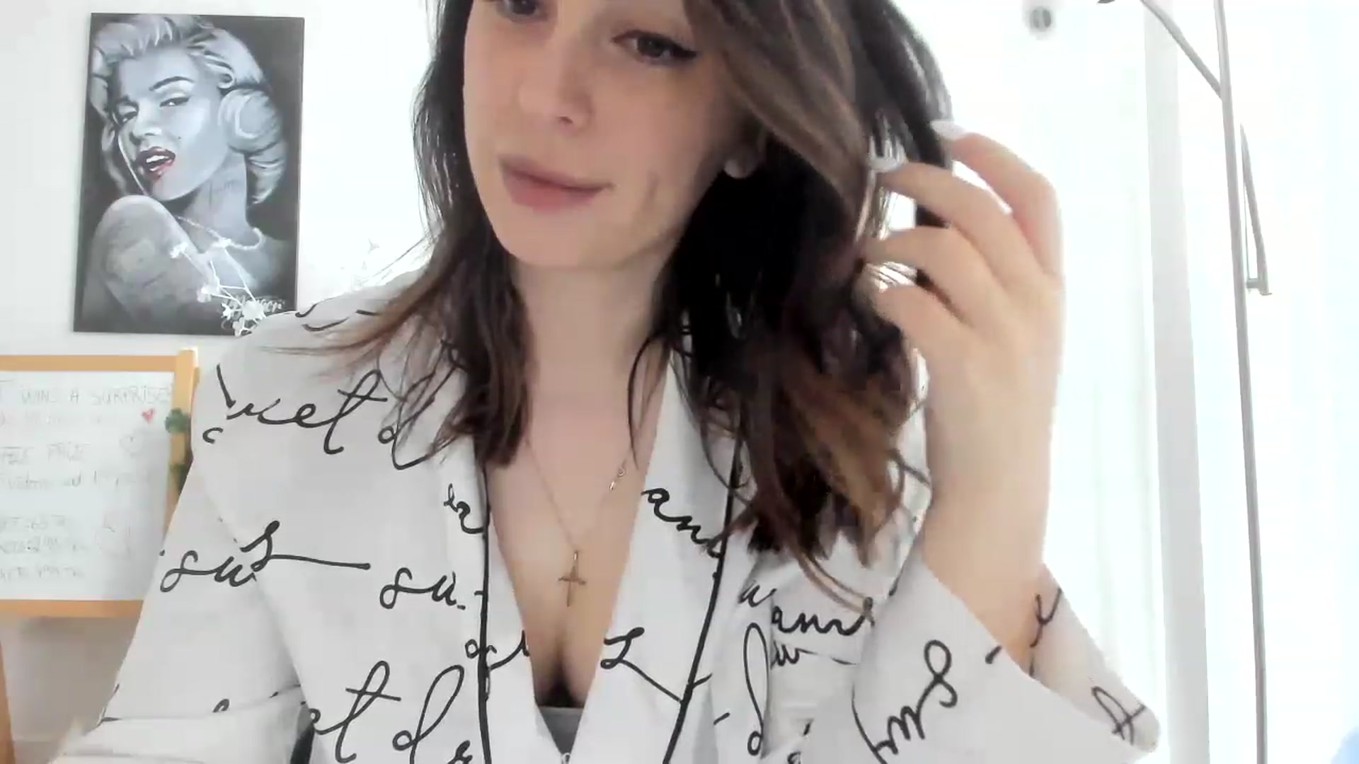 Gallery image thumbnail from DavinaClairee's myfreecams stream on, 11/16/2022, 17:32 image 10 of 20