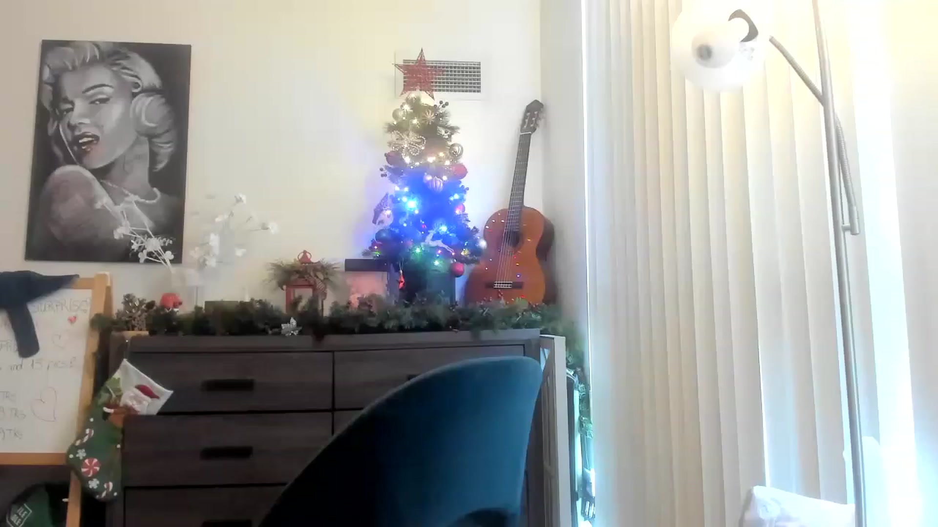 Gallery image thumbnail from DavinaClairee's myfreecams stream on, 12/03/2022, 20:38 image 7 of 20
