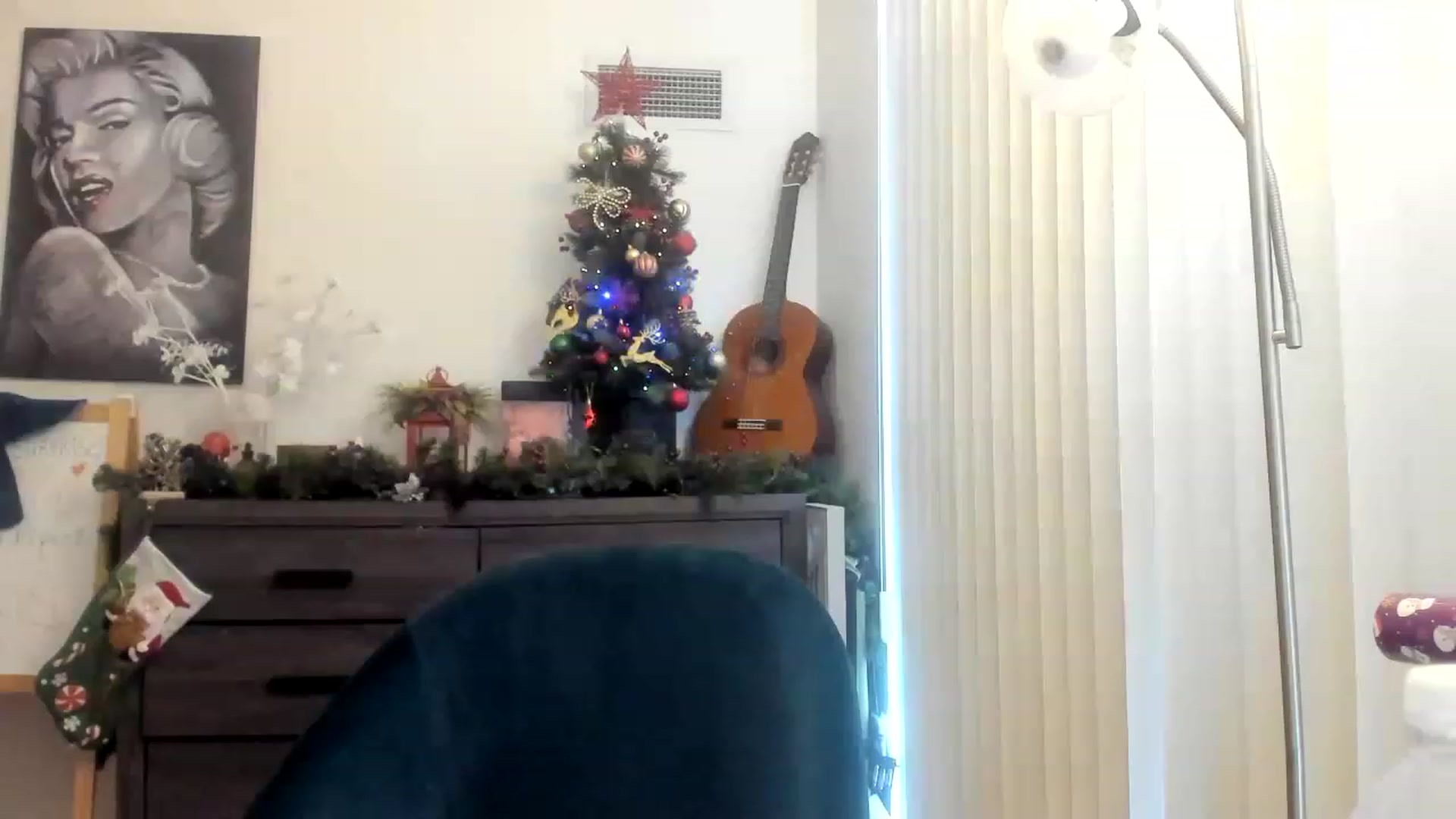 Gallery image thumbnail from DavinaClairee's myfreecams stream on, 12/11/2022, 17:17 image 9 of 20