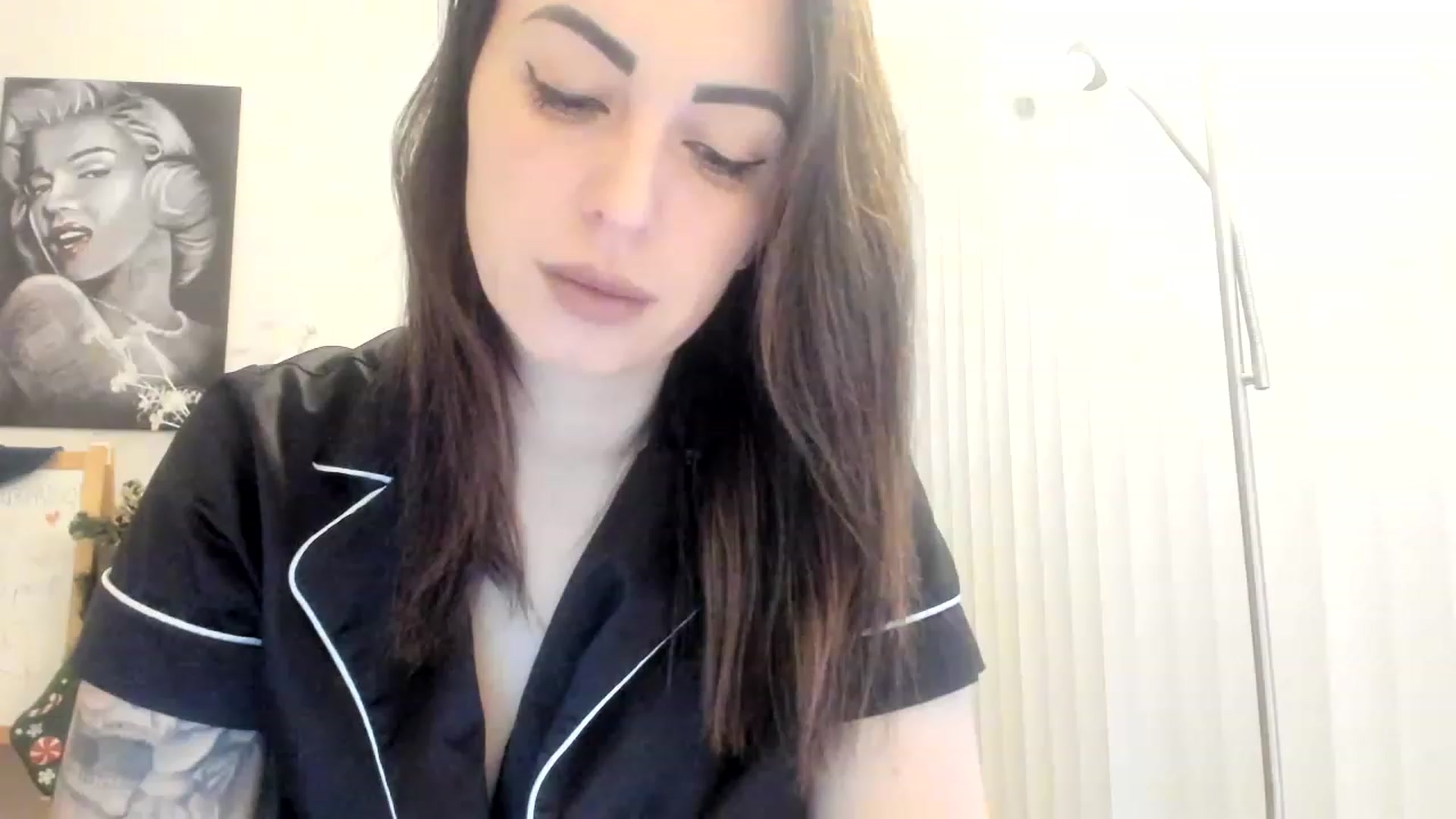 Gallery image thumbnail from DavinaClairee's myfreecams stream on, 12/15/2022, 16:34 image 1 of 20