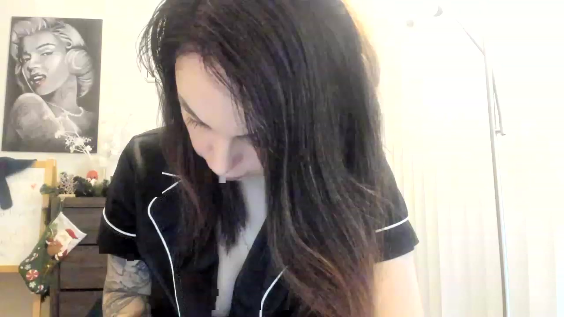 Gallery image thumbnail from DavinaClairee's myfreecams stream on, 12/15/2022, 16:34 image 6 of 20