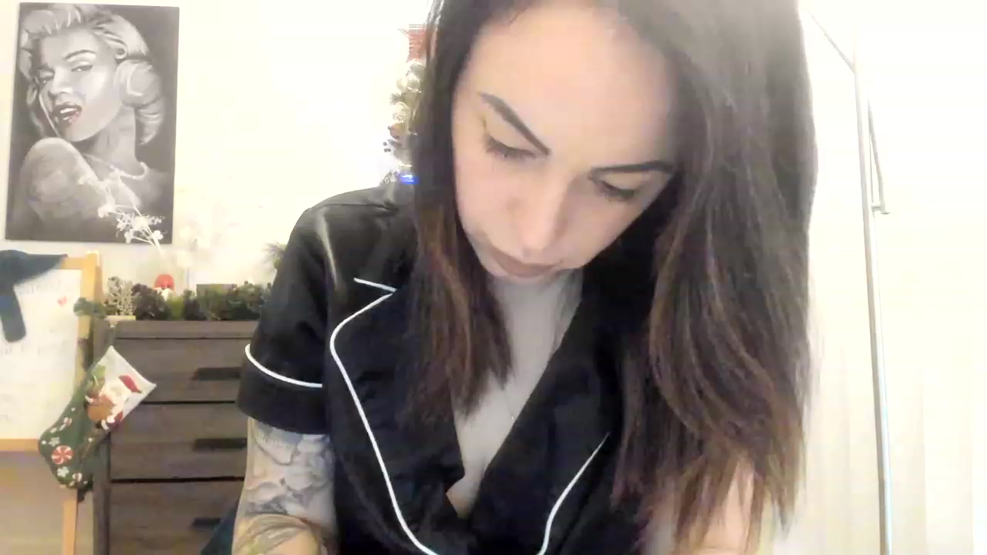 Gallery image thumbnail from DavinaClairee's myfreecams stream on, 12/15/2022, 16:34 image 15 of 20