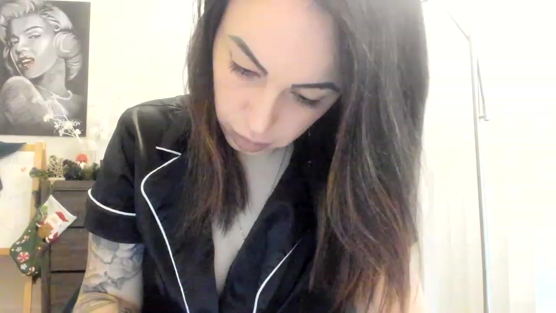 Gallery image thumbnail from DavinaClairee's myfreecams stream on, 12/15/2022, 16:34 image 8 of 20
