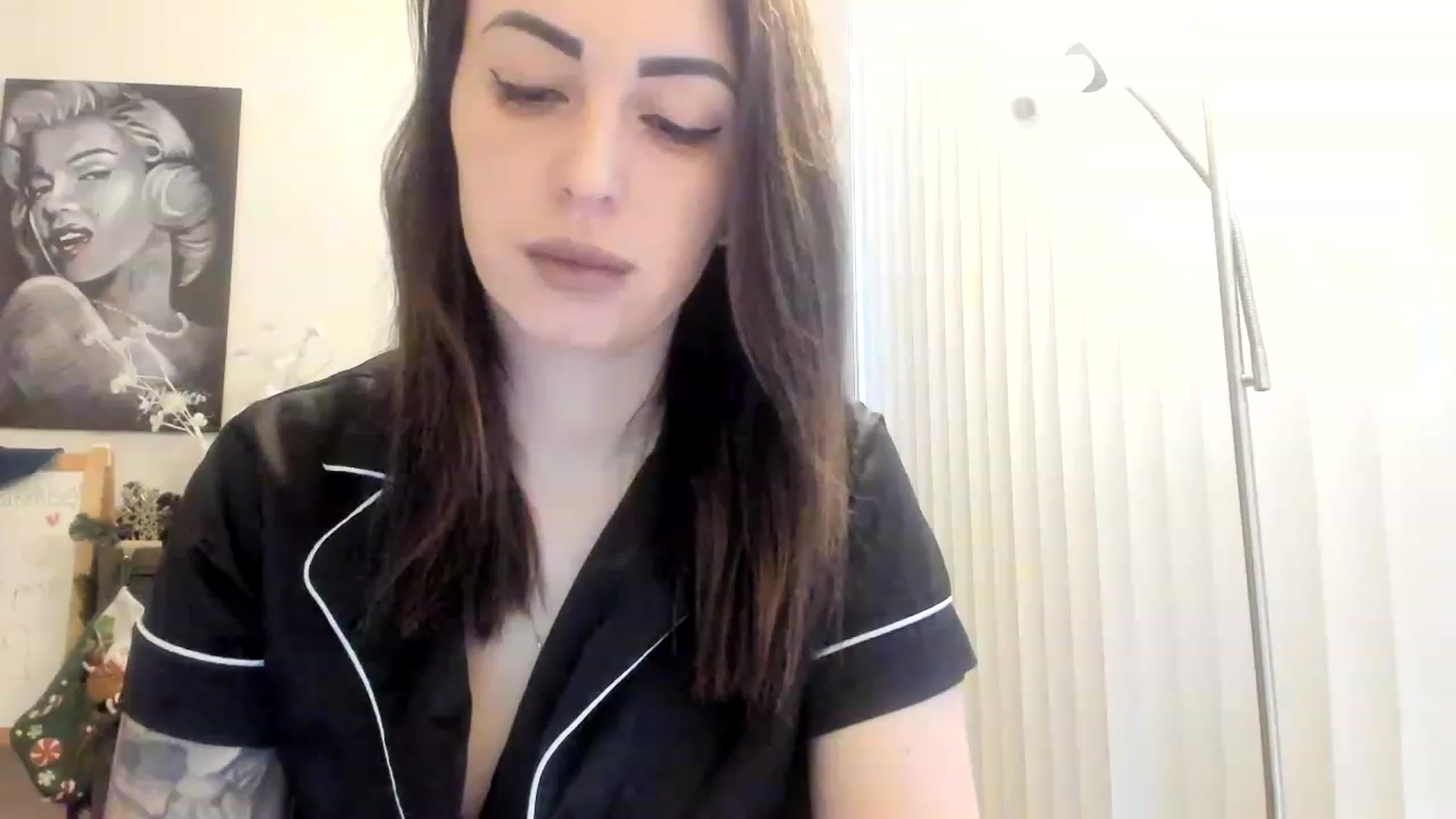 Gallery image thumbnail from DavinaClairee's myfreecams stream on, 12/15/2022, 16:34 image 2 of 20