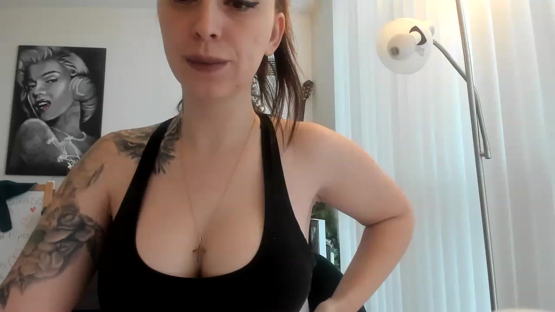 Gallery image thumbnail from DavinaClairee's myfreecams stream on, 12/19/2022, 19:25 image 9 of 20