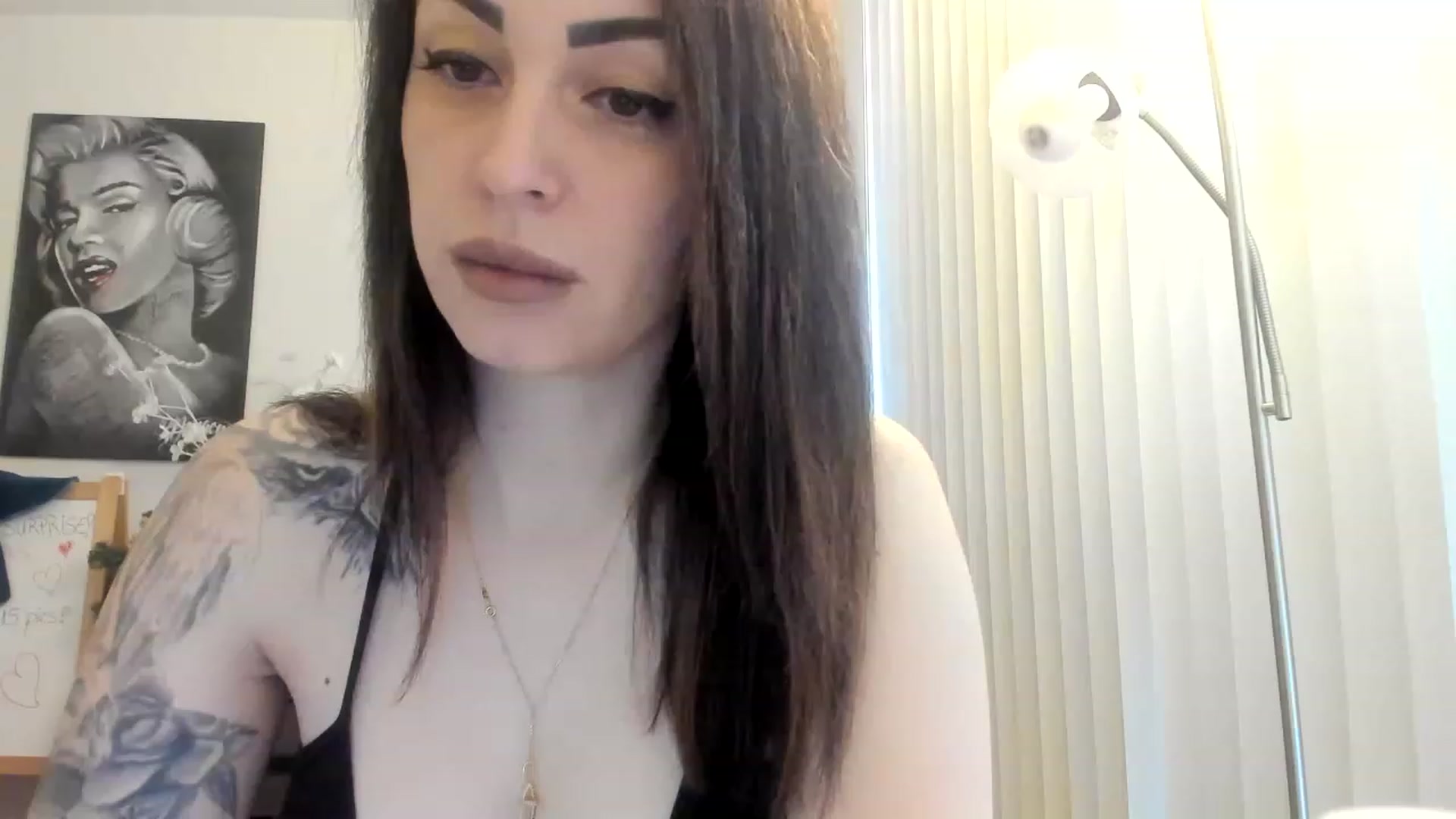 Gallery image thumbnail from DavinaClairee's myfreecams stream on, 12/20/2022, 16:46 image 15 of 20
