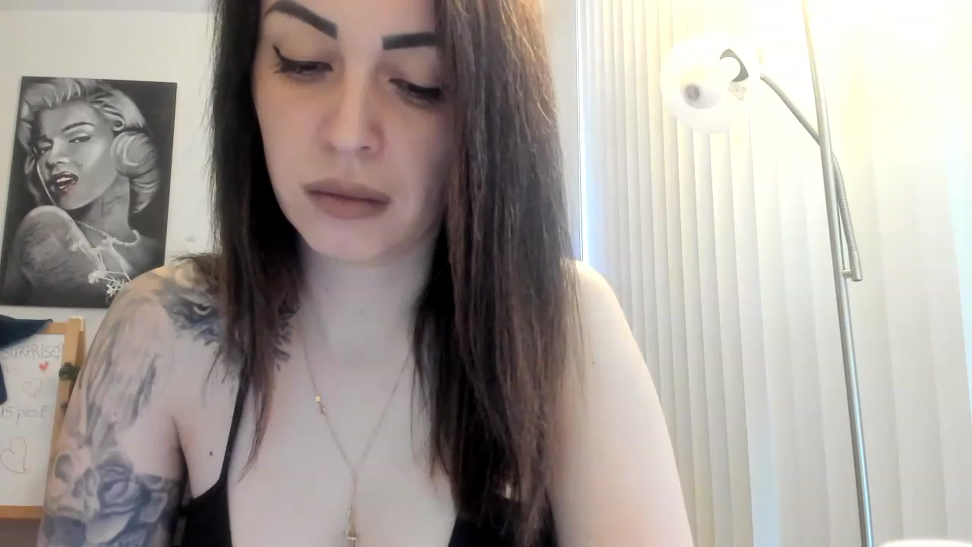 Gallery image thumbnail from DavinaClairee's myfreecams stream on, 12/20/2022, 16:46 image 17 of 20