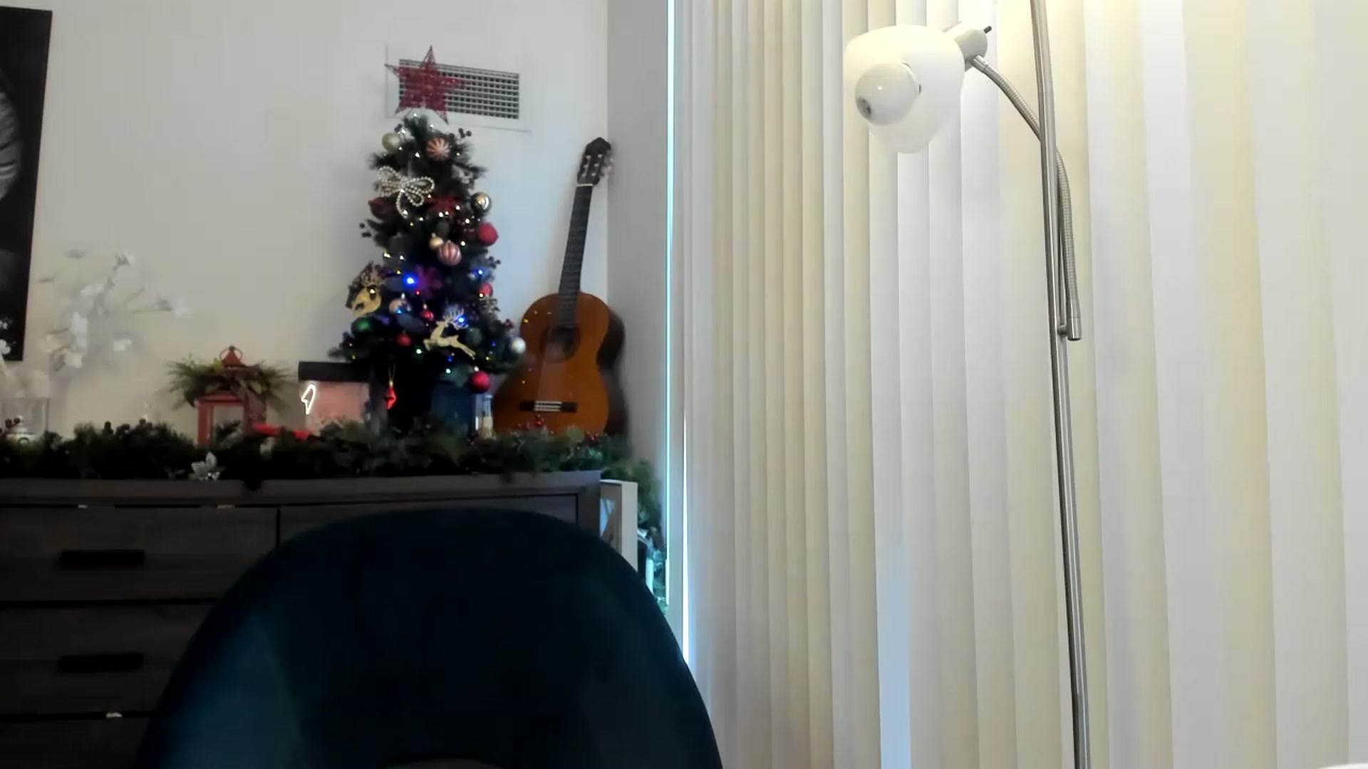 Gallery image thumbnail from DavinaClairee's myfreecams stream on, 12/26/2022, 17:31 image 11 of 20