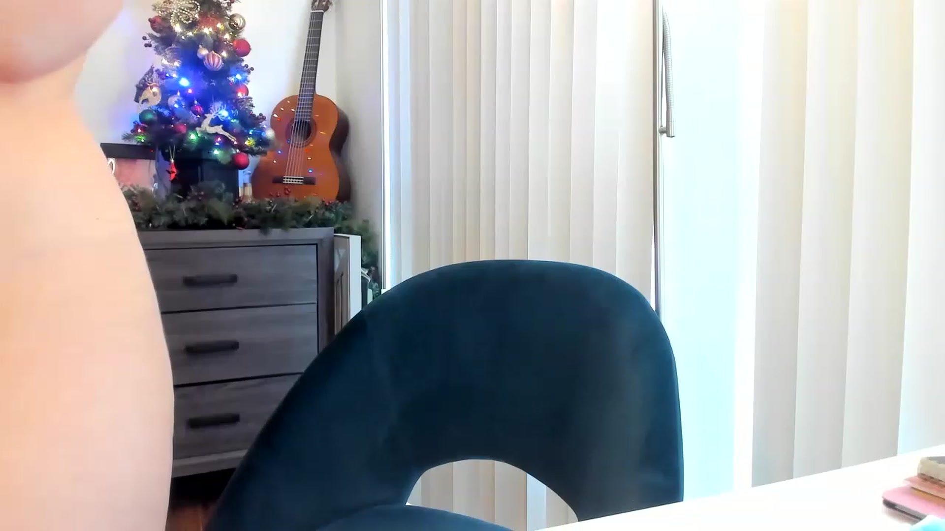 Gallery image thumbnail from DavinaClairee's myfreecams stream on, 12/29/2022, 17:24 image 13 of 20