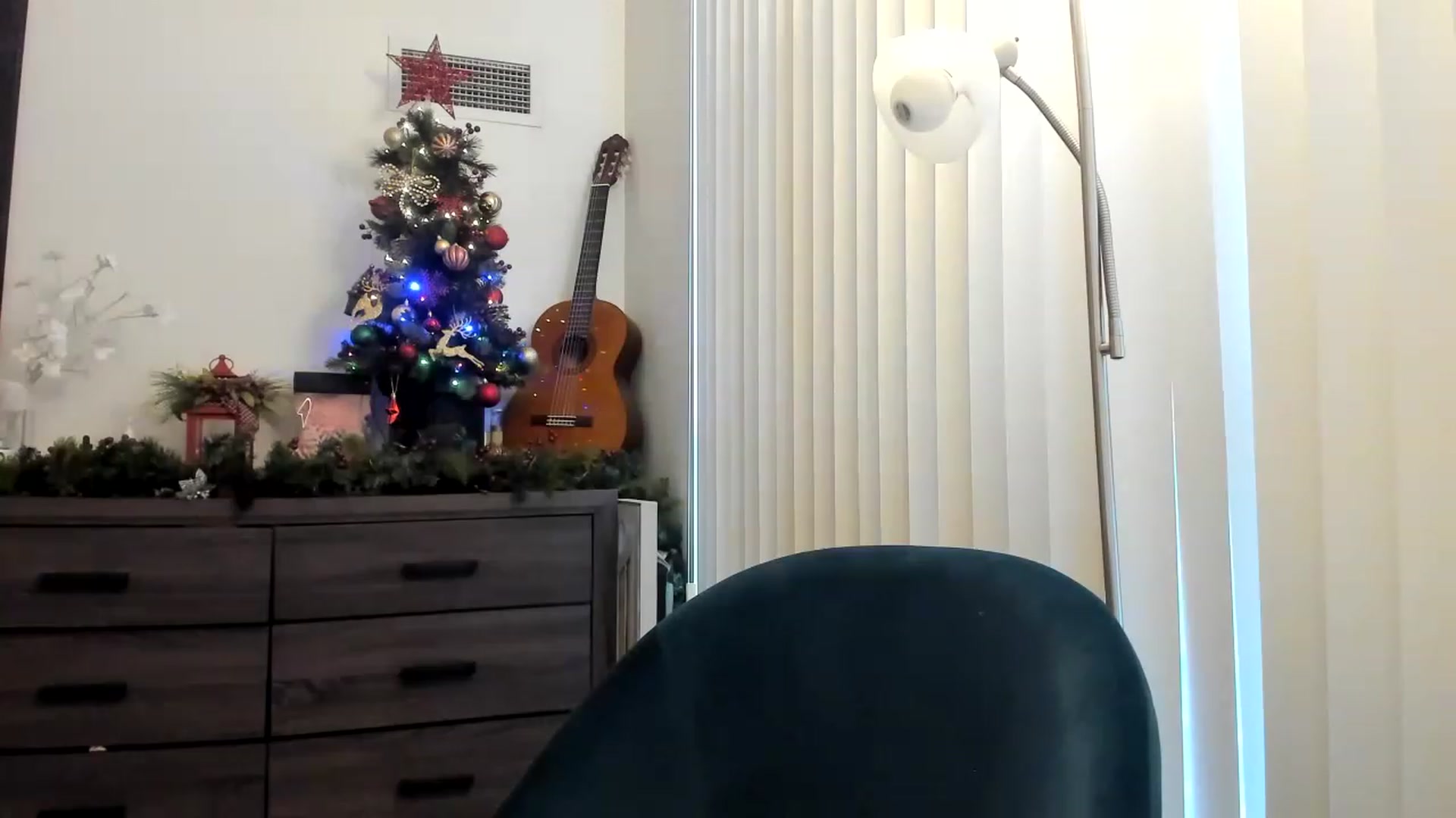 Gallery image thumbnail from DavinaClairee's myfreecams stream on, 01/01/2023, 16:34 image 9 of 20