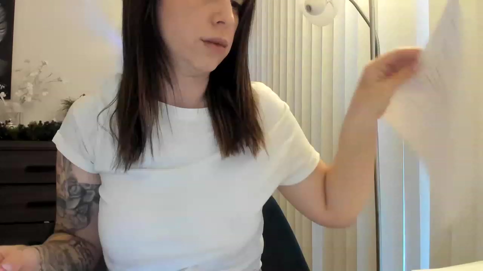 Gallery image thumbnail from DavinaClairee's myfreecams stream on, 01/01/2023, 18:35 image 8 of 20