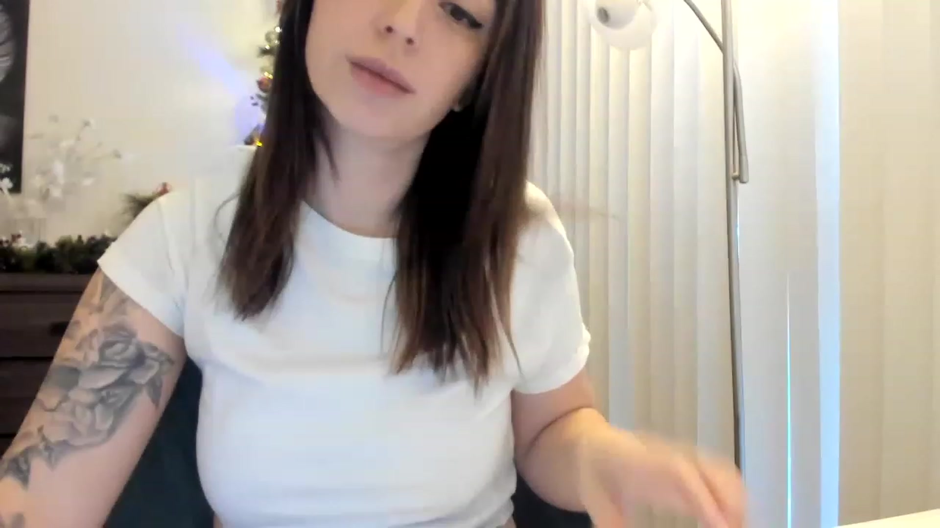 Gallery image thumbnail from DavinaClairee's myfreecams stream on, 01/01/2023, 18:35 image 9 of 20