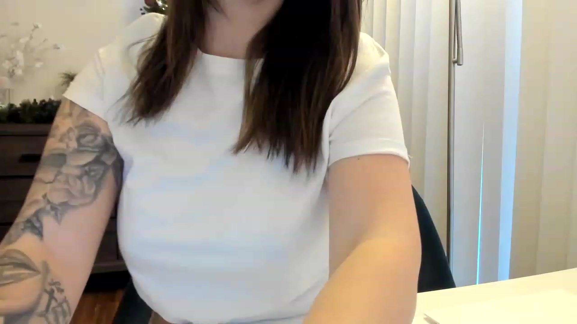Gallery image thumbnail from DavinaClairee's myfreecams stream on, 01/01/2023, 18:35 image 12 of 20