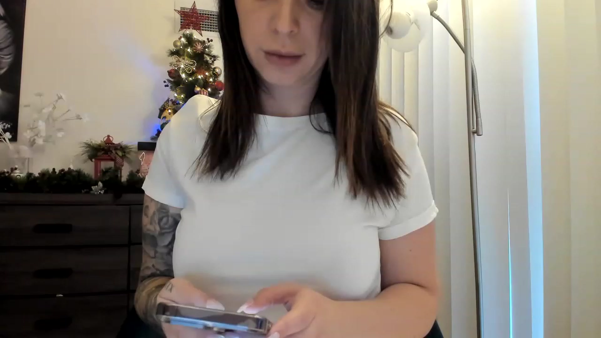 Gallery image thumbnail from DavinaClairee's myfreecams stream on, 01/01/2023, 18:35 image 18 of 20