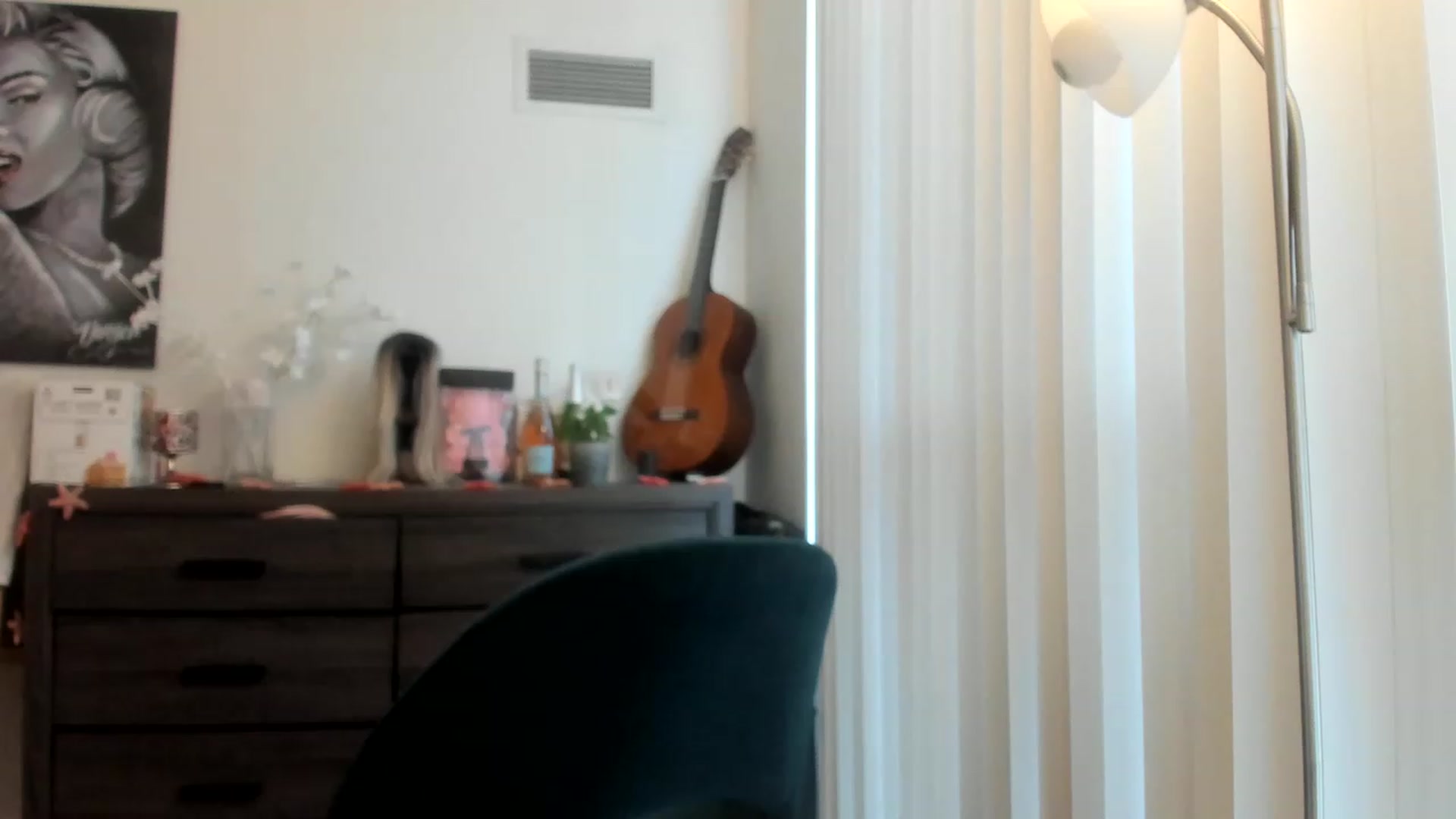 Gallery image thumbnail from DavinaClairee's myfreecams stream on, 02/11/2023, 17:20 image 3 of 20