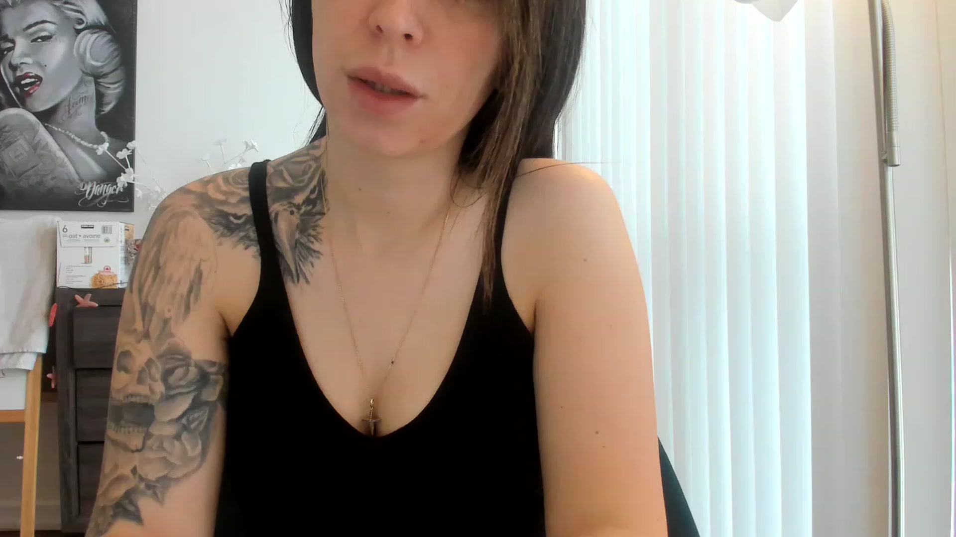 Gallery image thumbnail from DavinaClairee's myfreecams stream on, 02/25/2023, 18:00 image 6 of 20