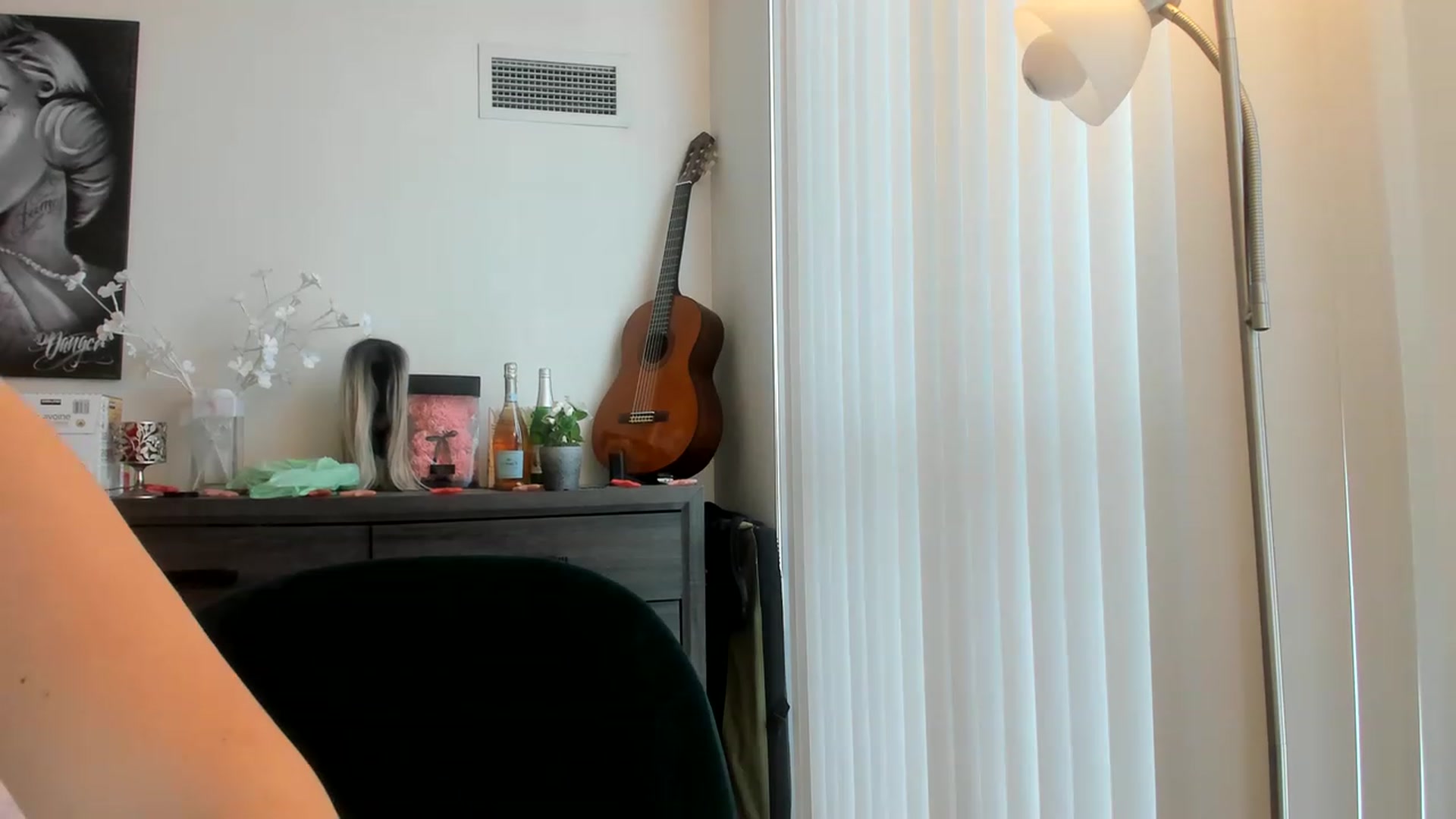 Gallery image thumbnail from DavinaClairee's myfreecams stream on, 02/28/2023, 16:37 image 6 of 20