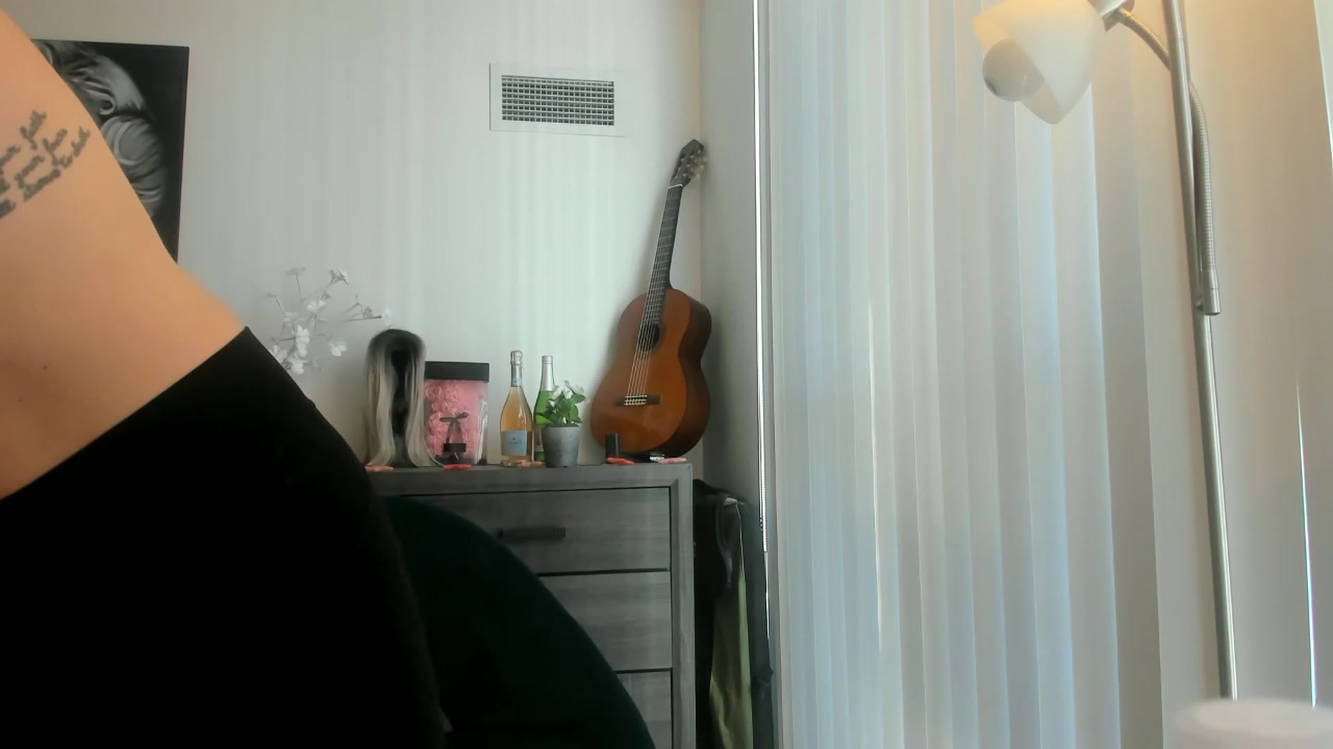 Gallery image thumbnail from DavinaClairee's myfreecams stream on, 03/08/2023, 17:26 image 18 of 20