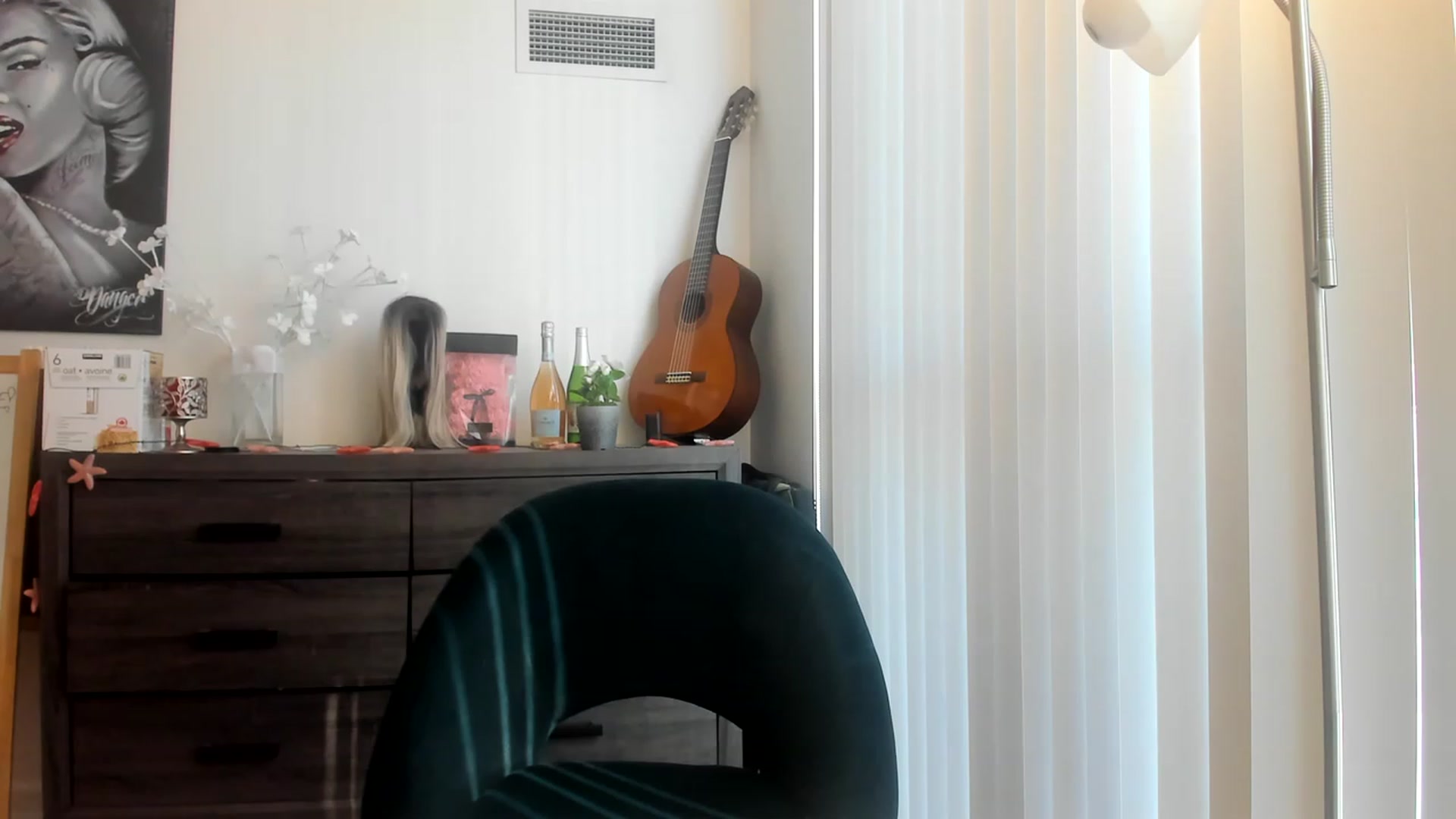 Gallery image thumbnail from DavinaClairee's myfreecams stream on, 03/08/2023, 18:47 image 16 of 20