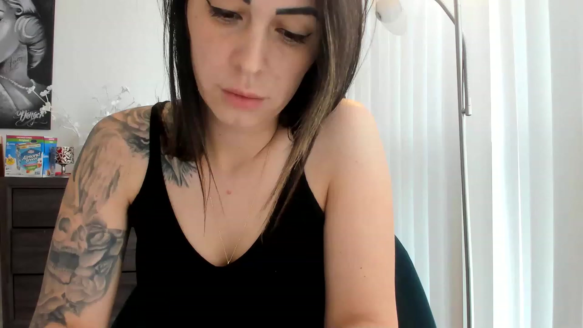 Gallery image thumbnail from DavinaClairee's myfreecams stream on, 04/01/2023, 18:17 image 19 of 20