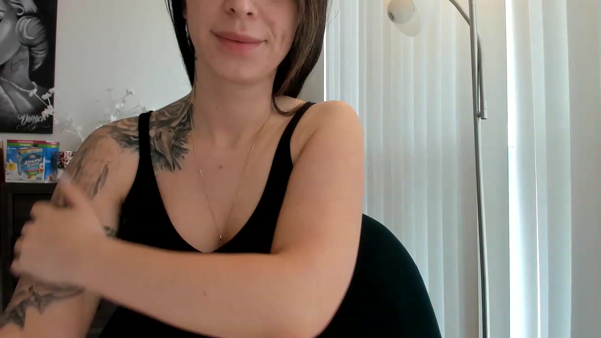 Gallery image thumbnail from DavinaClairee's myfreecams stream on, 04/01/2023, 18:17 image 17 of 20