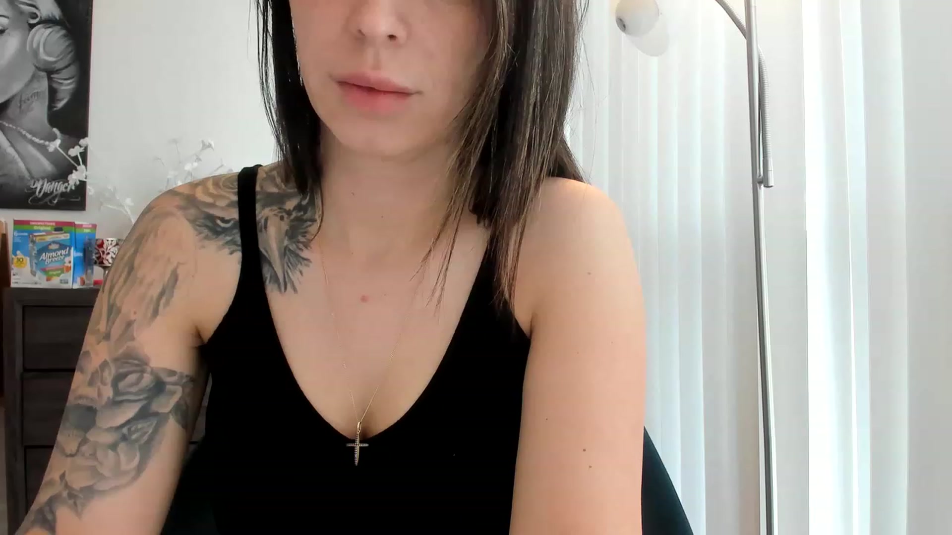 Gallery image thumbnail from DavinaClairee's myfreecams stream on, 04/01/2023, 18:17 image 10 of 20