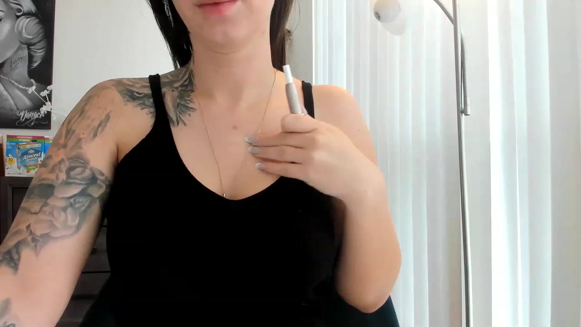 Gallery image thumbnail from DavinaClairee's myfreecams stream on, 04/01/2023, 18:17 image 14 of 20