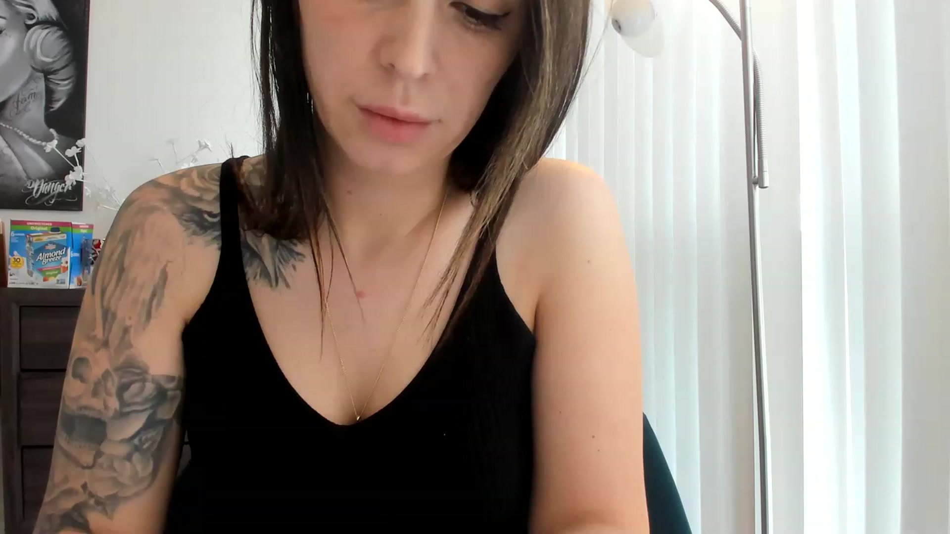 Gallery image thumbnail from DavinaClairee's myfreecams stream on, 04/01/2023, 18:17 image 18 of 20