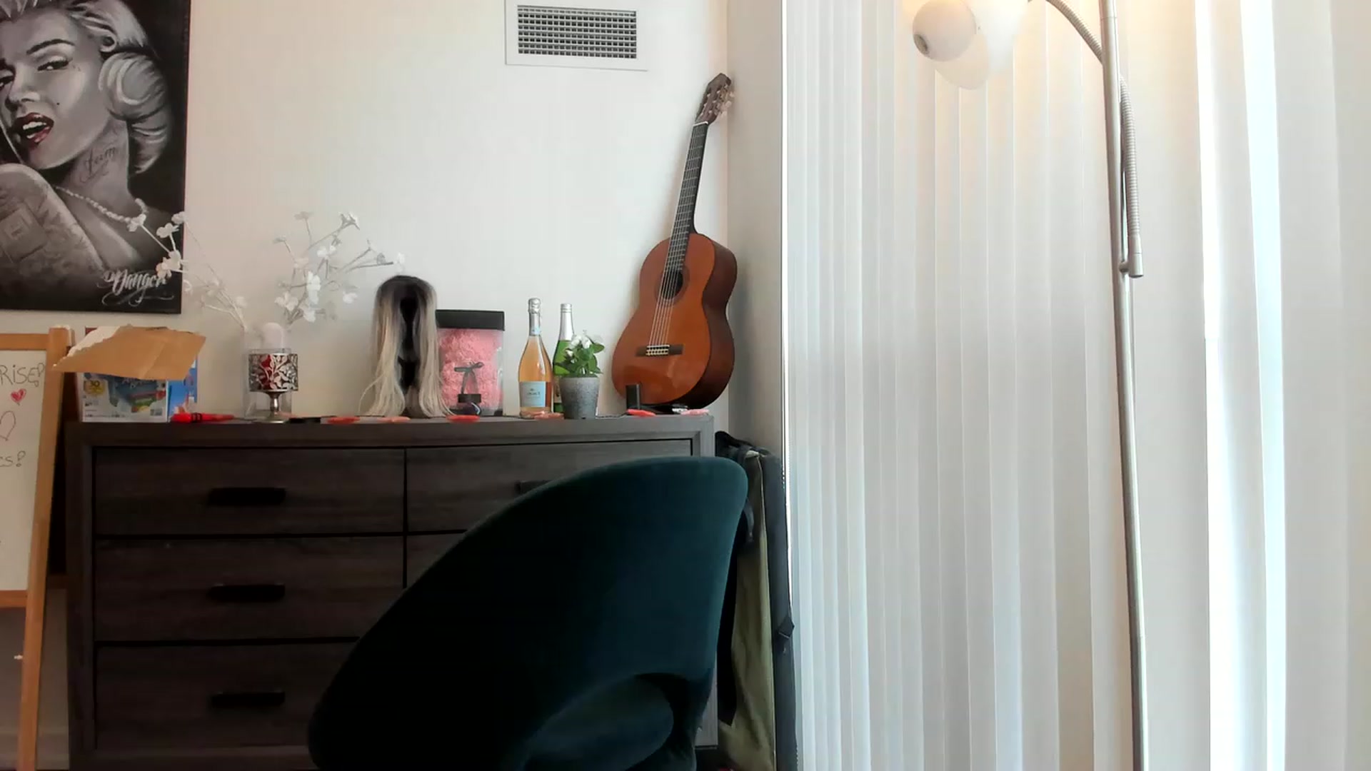Gallery image thumbnail from DavinaClairee's myfreecams stream on, 04/05/2023, 15:16 image 3 of 20
