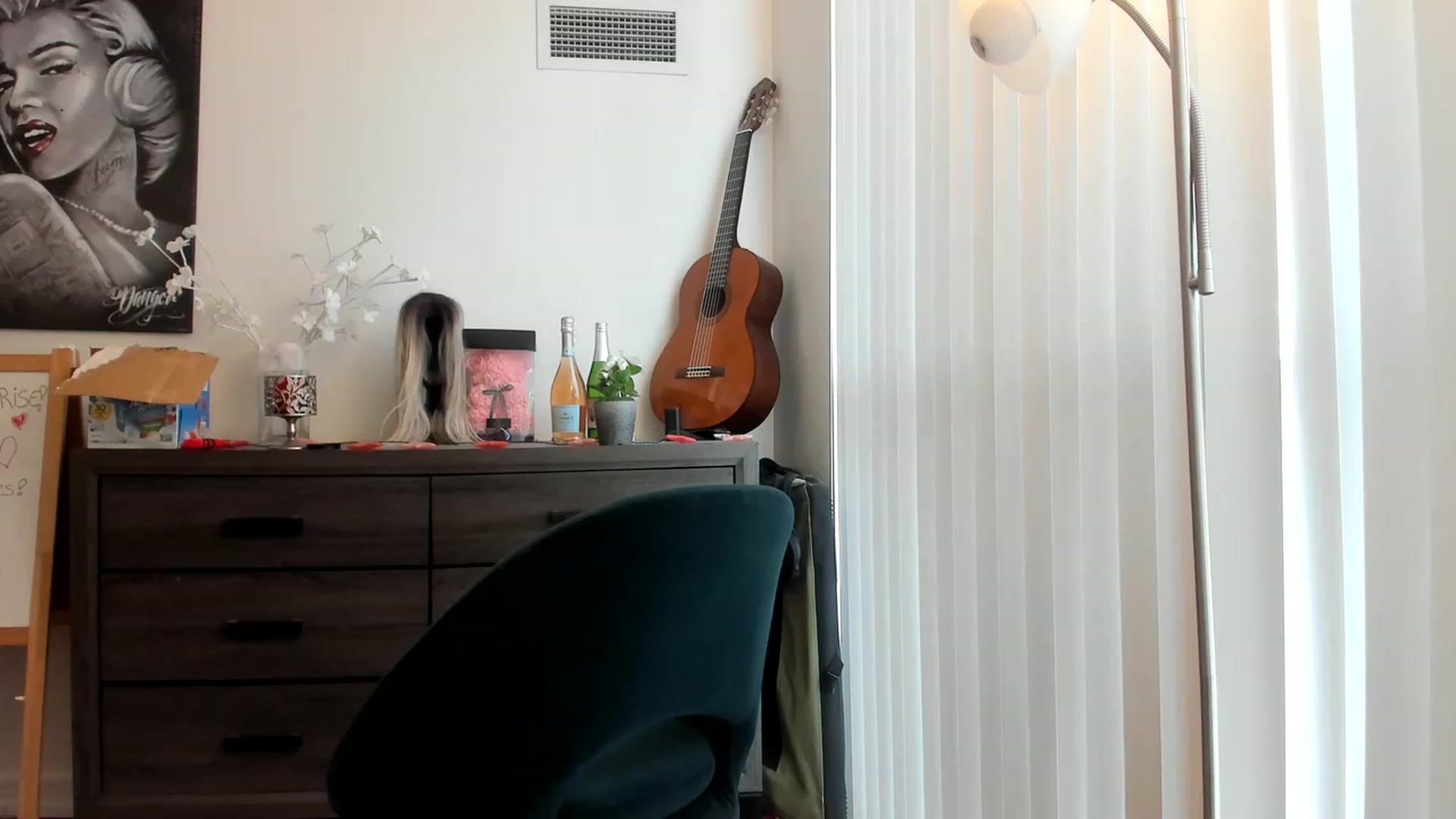 Gallery image thumbnail from DavinaClairee's myfreecams stream on, 04/05/2023, 15:16 image 4 of 20