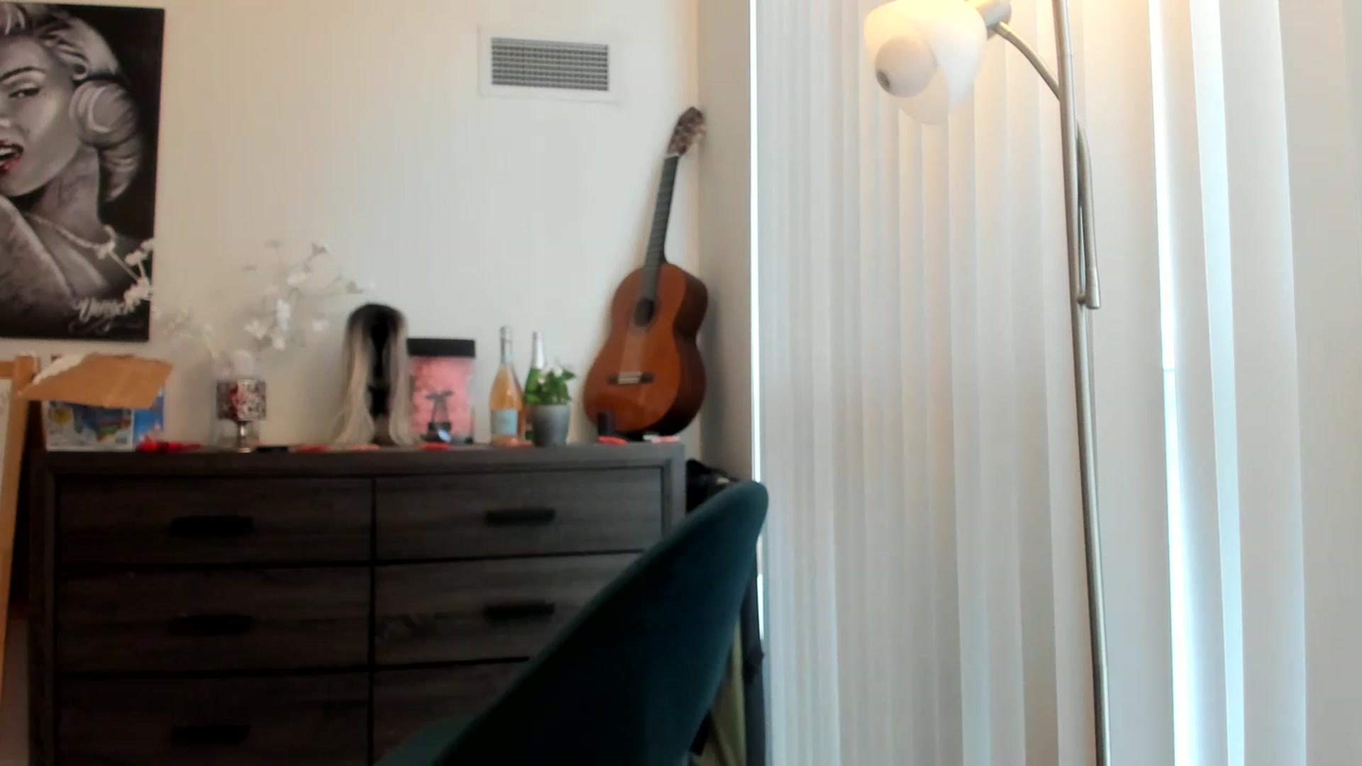 Gallery image thumbnail from DavinaClairee's myfreecams stream on, 04/05/2023, 15:59 image 9 of 20