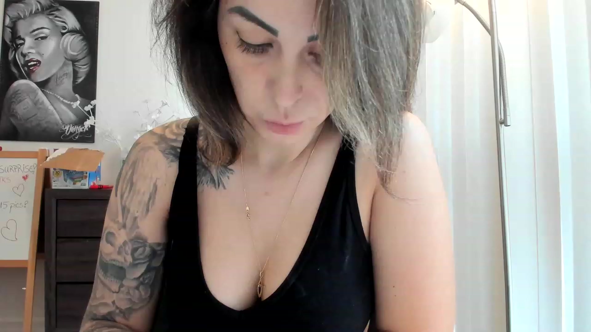 Gallery image thumbnail from DavinaClairee's myfreecams stream on, 04/06/2023, 16:34 image 1 of 20