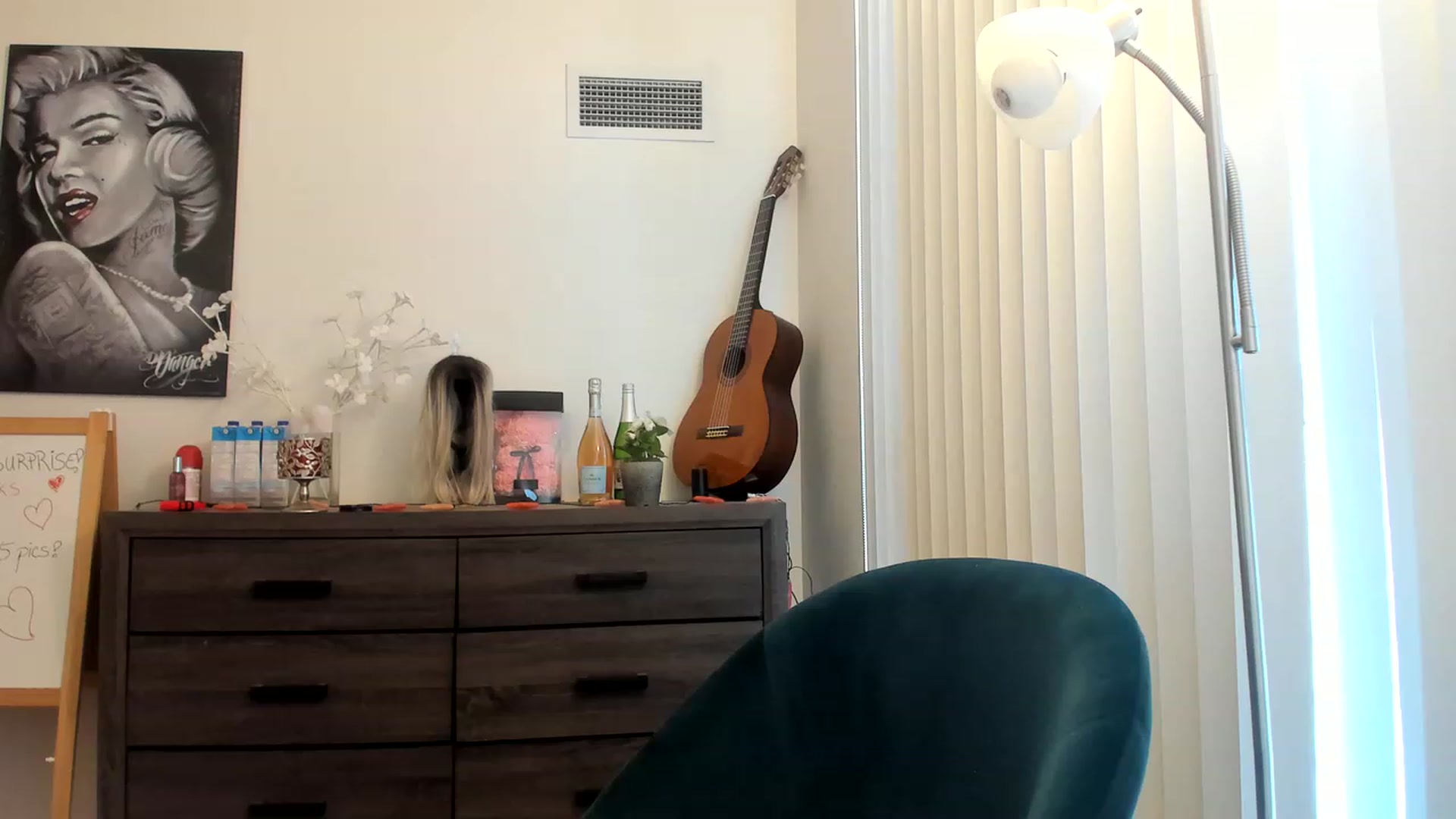 Gallery image thumbnail from DavinaClairee's myfreecams stream on, 04/13/2023, 14:53 image 1 of 20