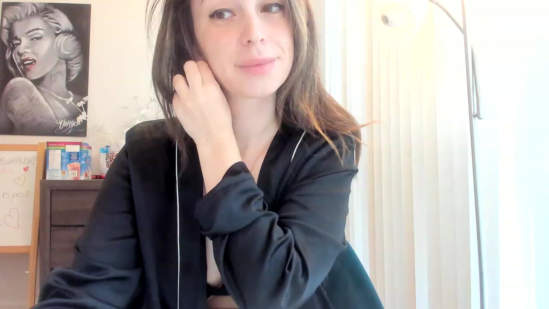 Gallery image thumbnail from DavinaClairee's myfreecams stream on, 04/18/2023, 15:58 image 16 of 20