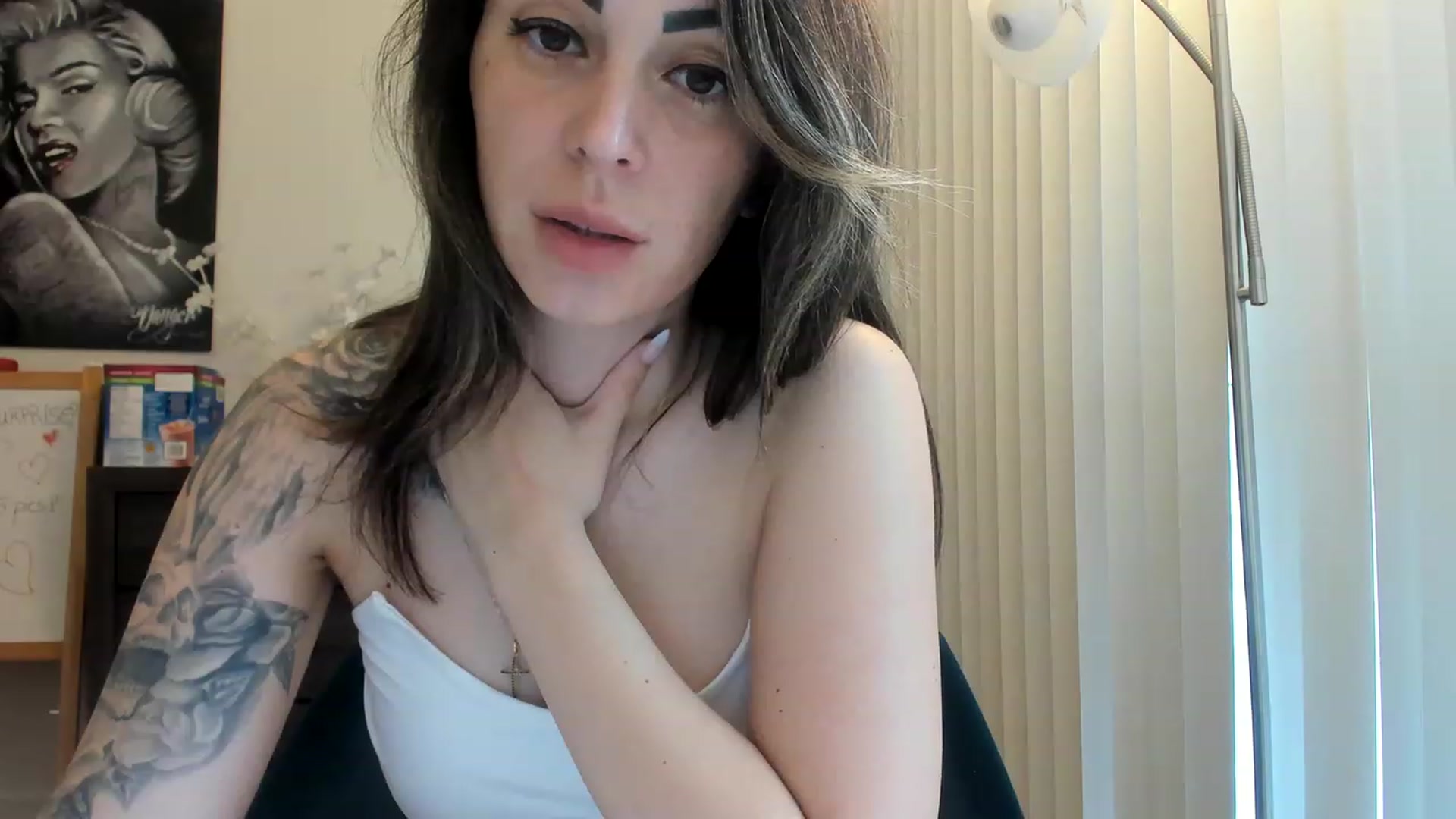Gallery image thumbnail from DavinaClairee's myfreecams stream on, 04/22/2023, 17:29 image 16 of 20
