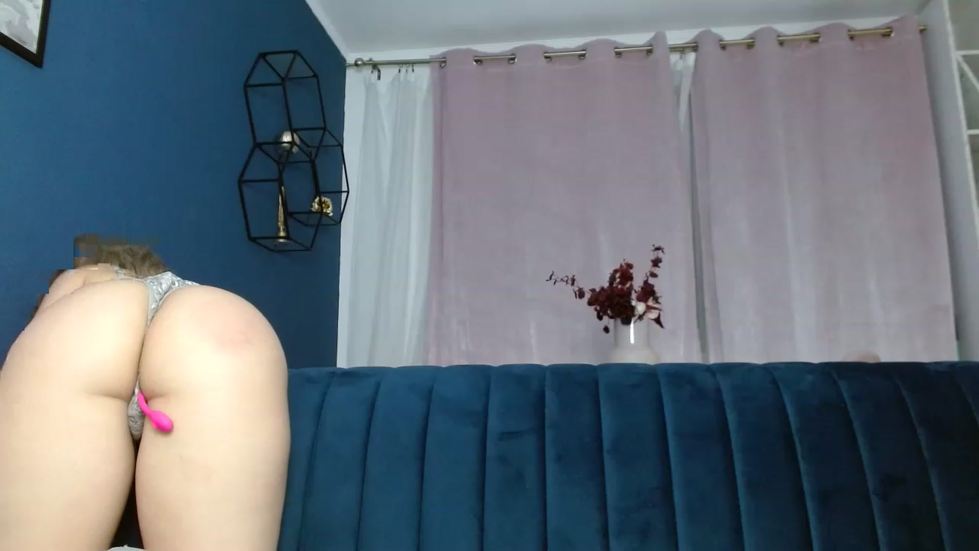 Gallery image thumbnail from DavinaDevine1's myfreecams stream on, 03/27/2023, 24:55 image 19 of 20